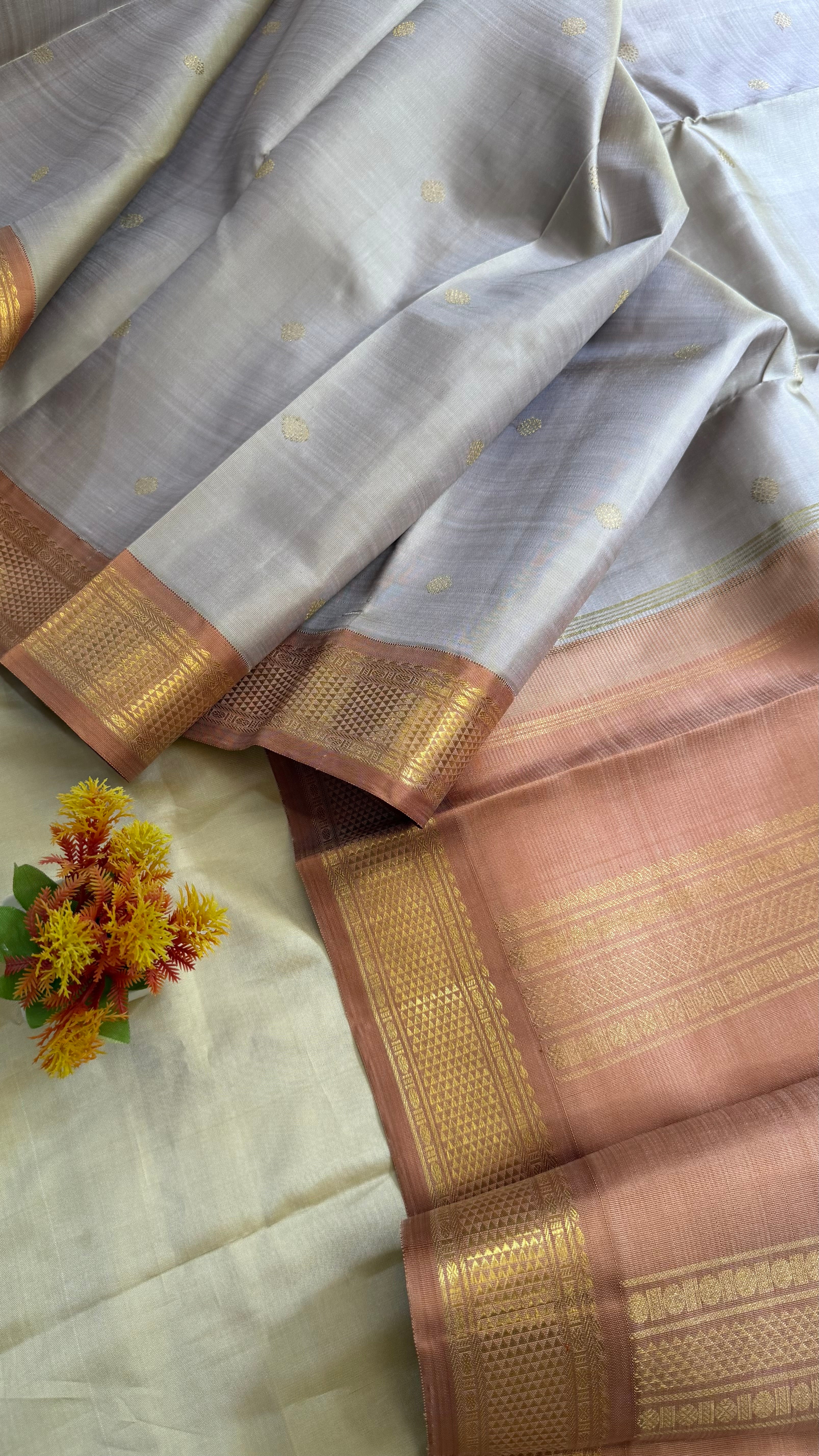 Shot Pastel  Korvai / Kanjipuram silk