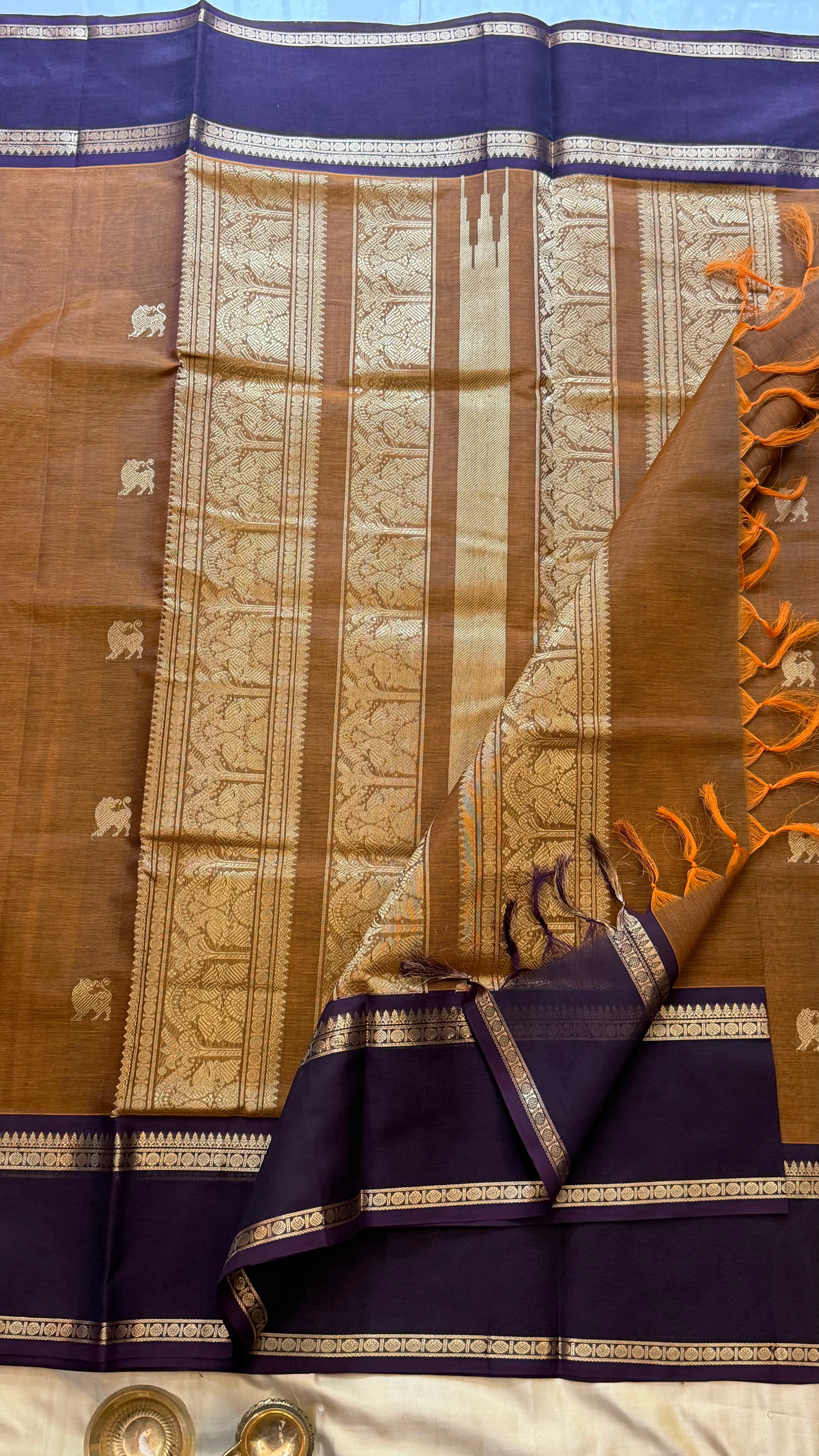 Honey colour retta pet silk cotton.