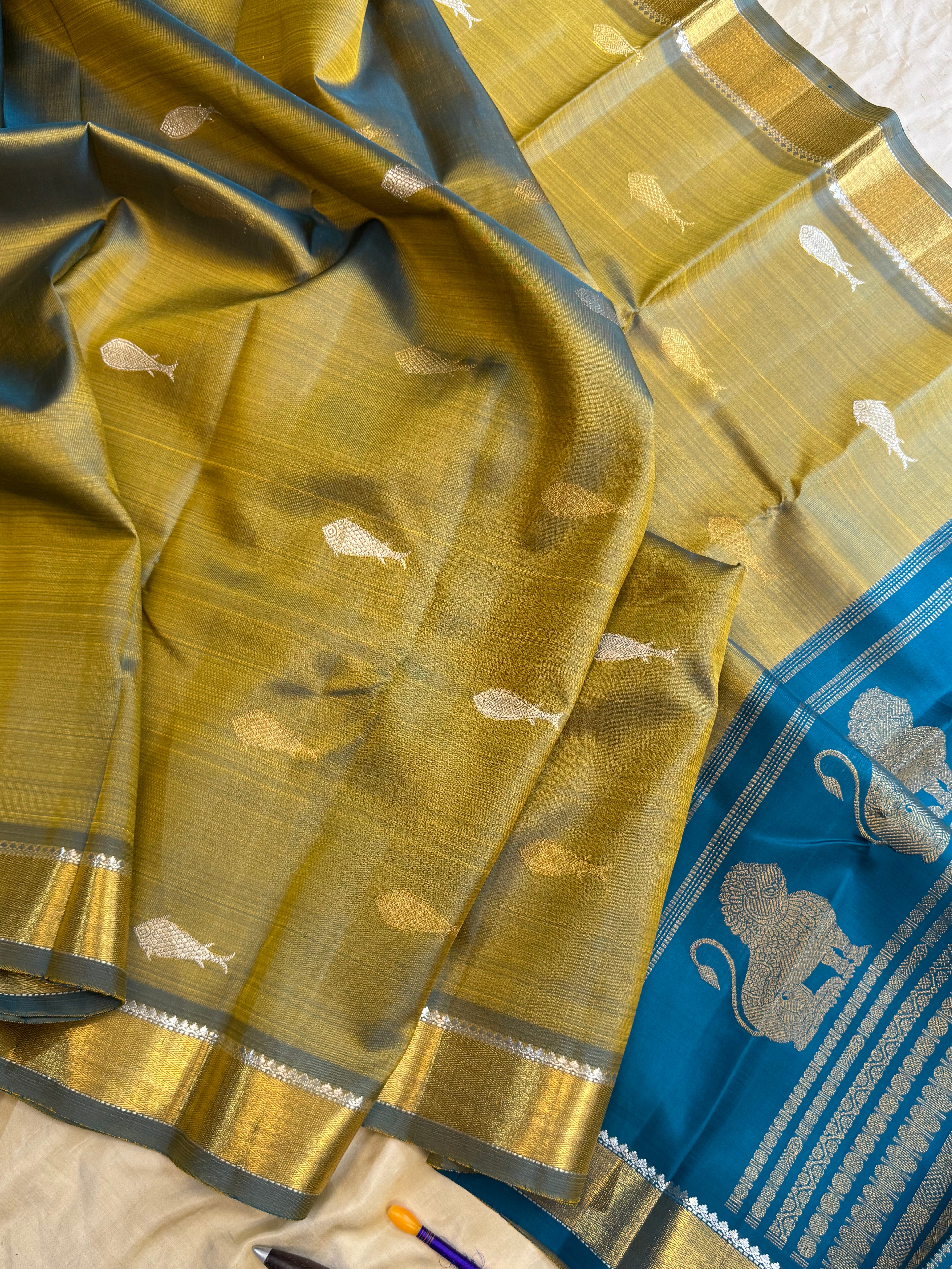 Master weaver fish Butta long Palla   : kanjipuram silk