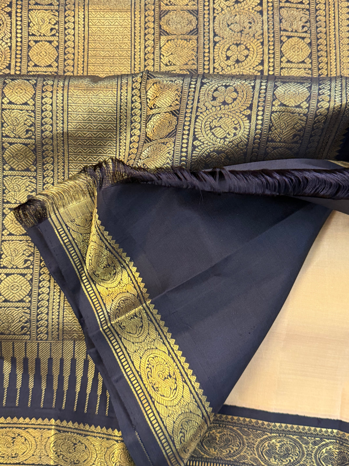 Vintage style thread Butta  Kai Korvai / pure Zari Kanjipuram silk