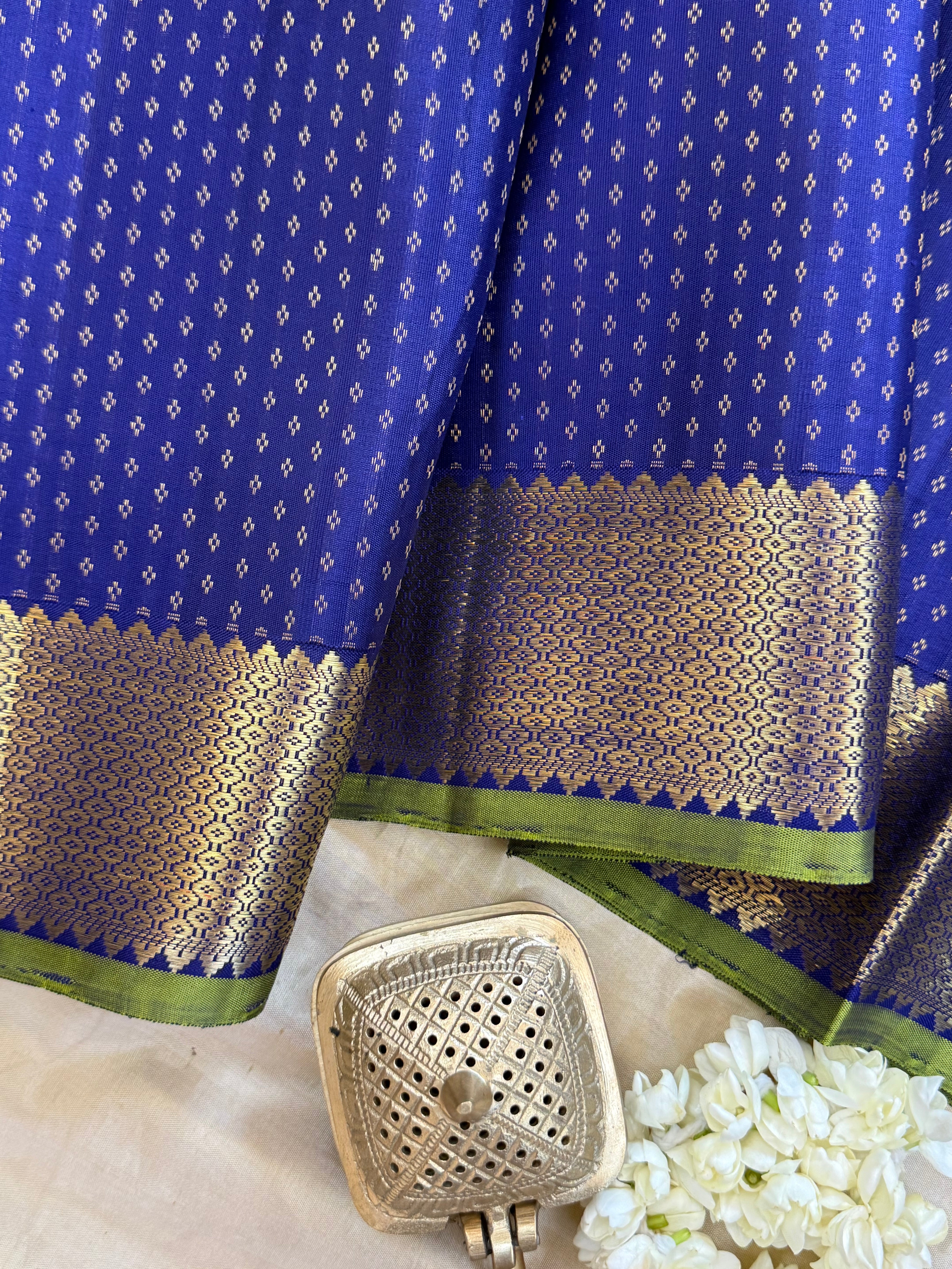Royal blue thodar butta / Kanjipuram silk CL6152