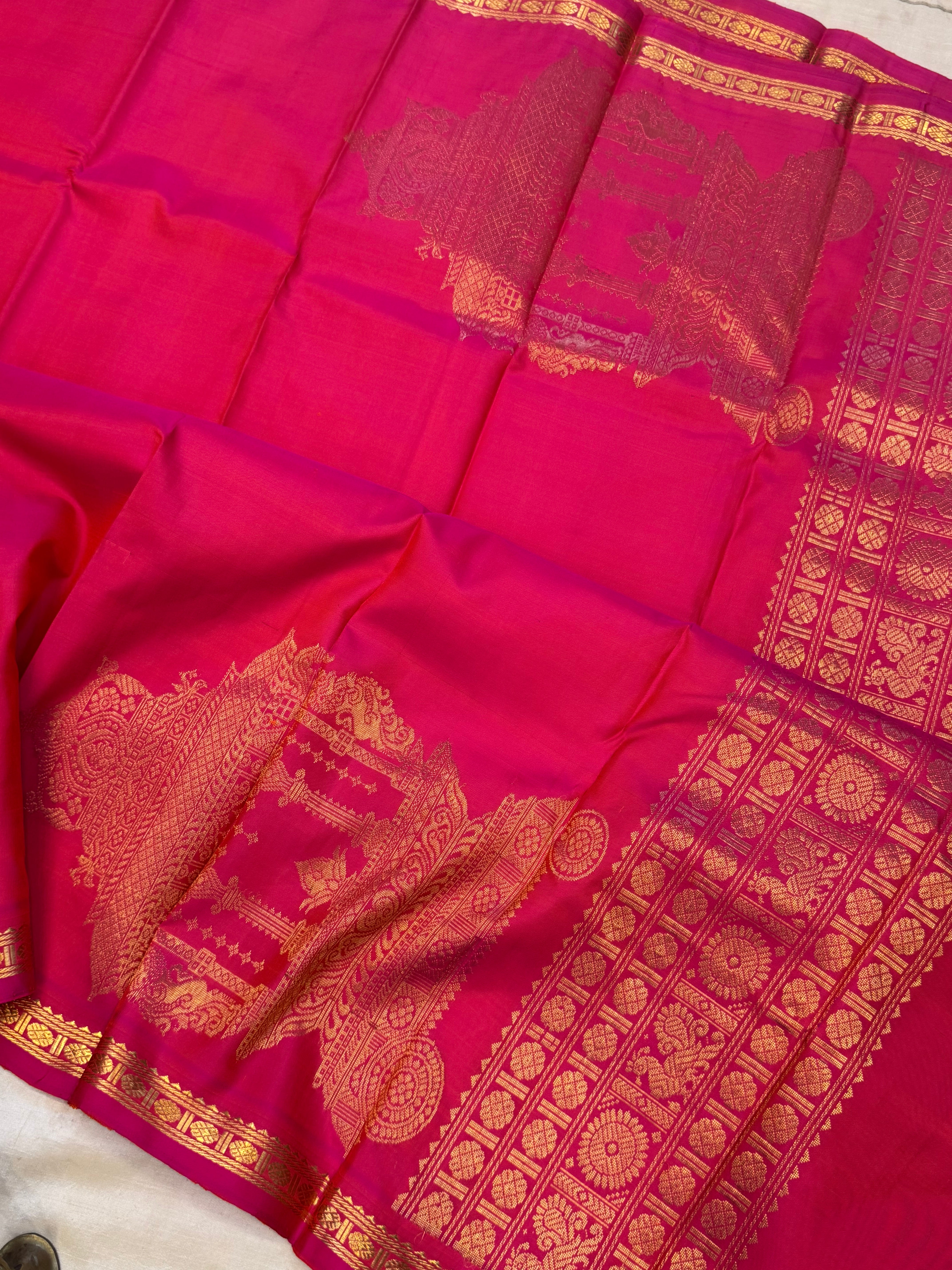 Pink small rudraksha border-Unique pallu / Arani silk