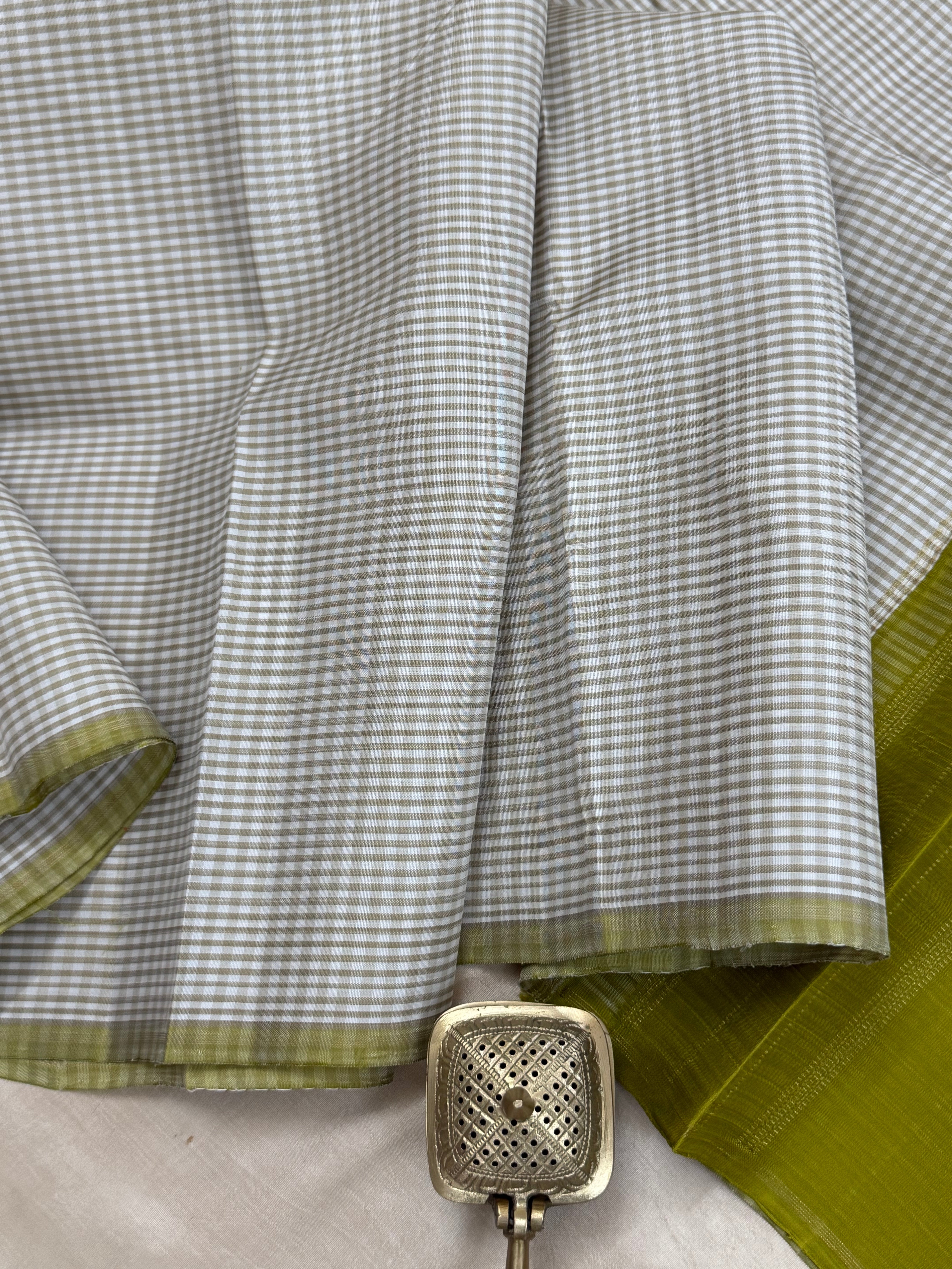 Offwhite and beige kattam borderless/ Kanjipuram silk