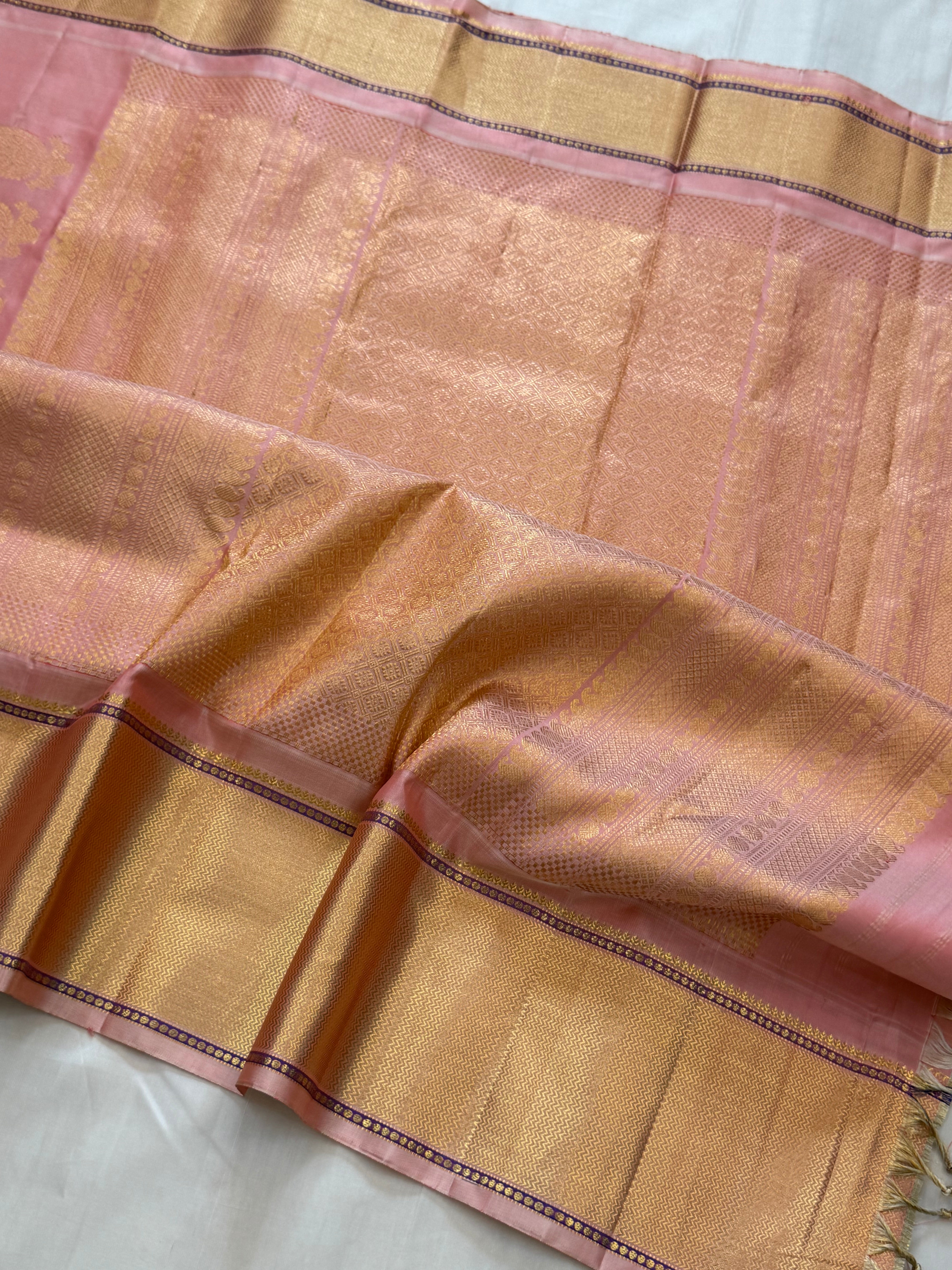 Cream body Butta with baby pink border/ Gadwal silk CLSA11305