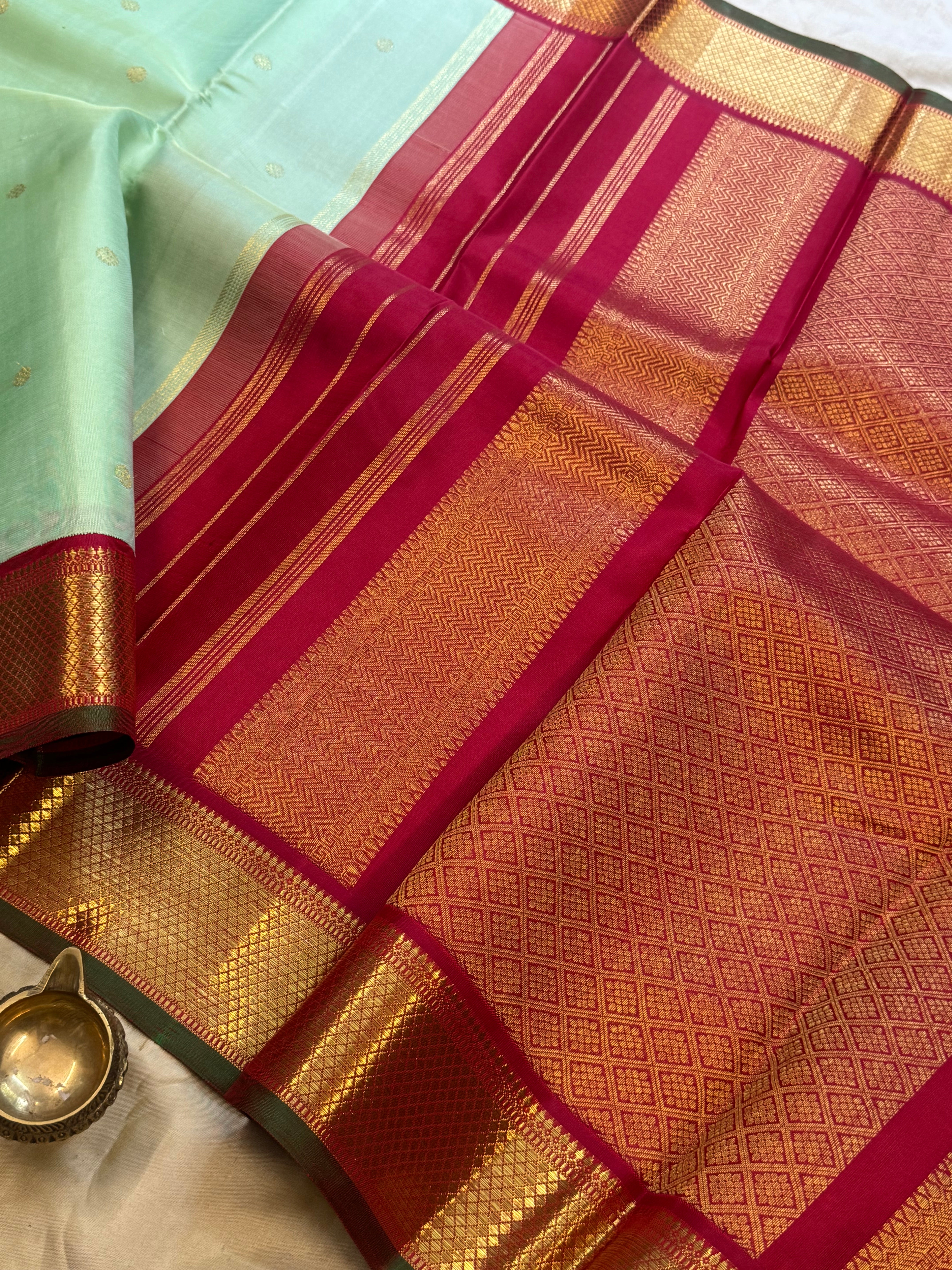 AALAYAM :   Pista green korvai  kanjipuram silk