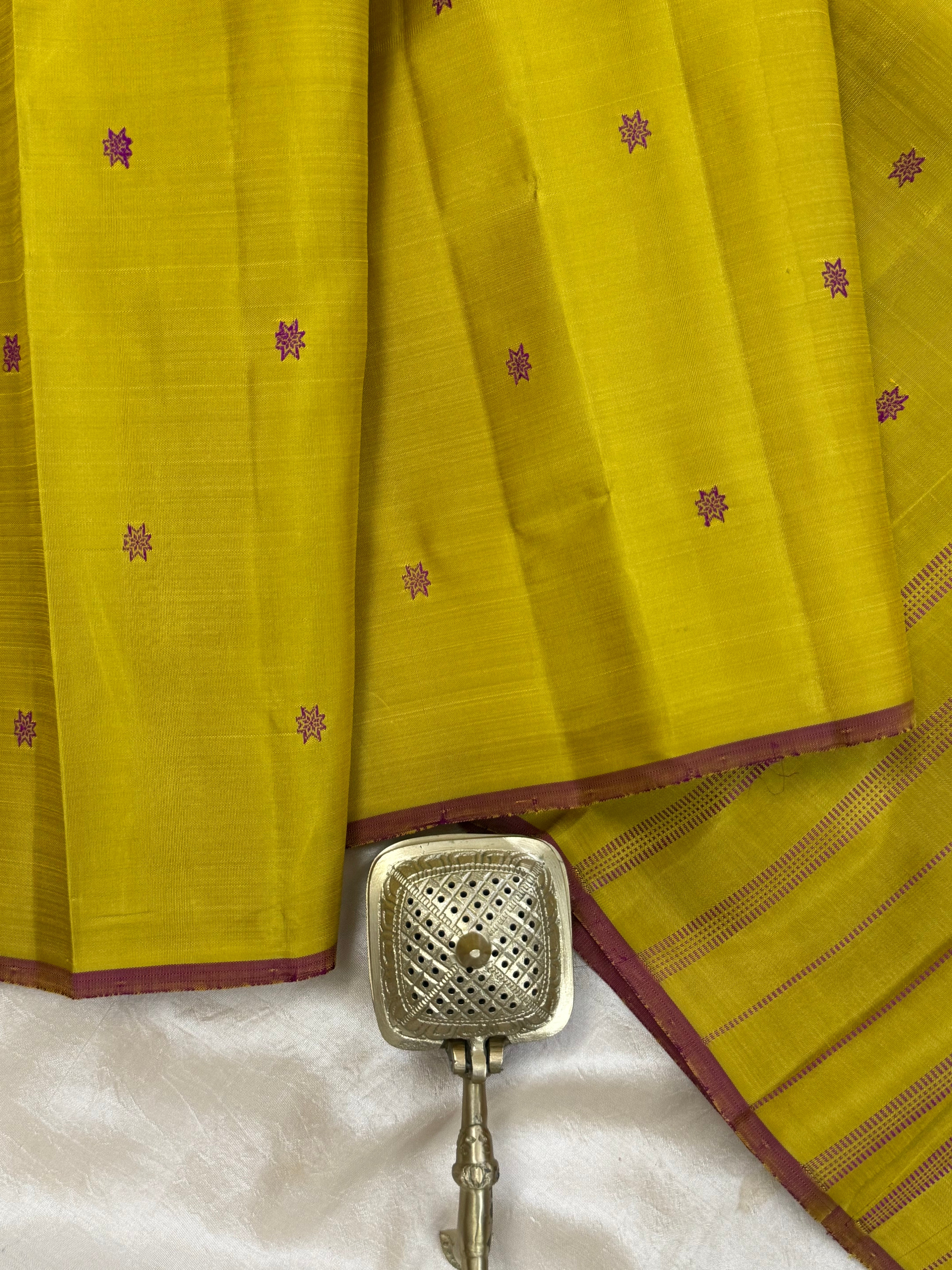 Sampanga thread butta borderless/ Kanjipuram silk