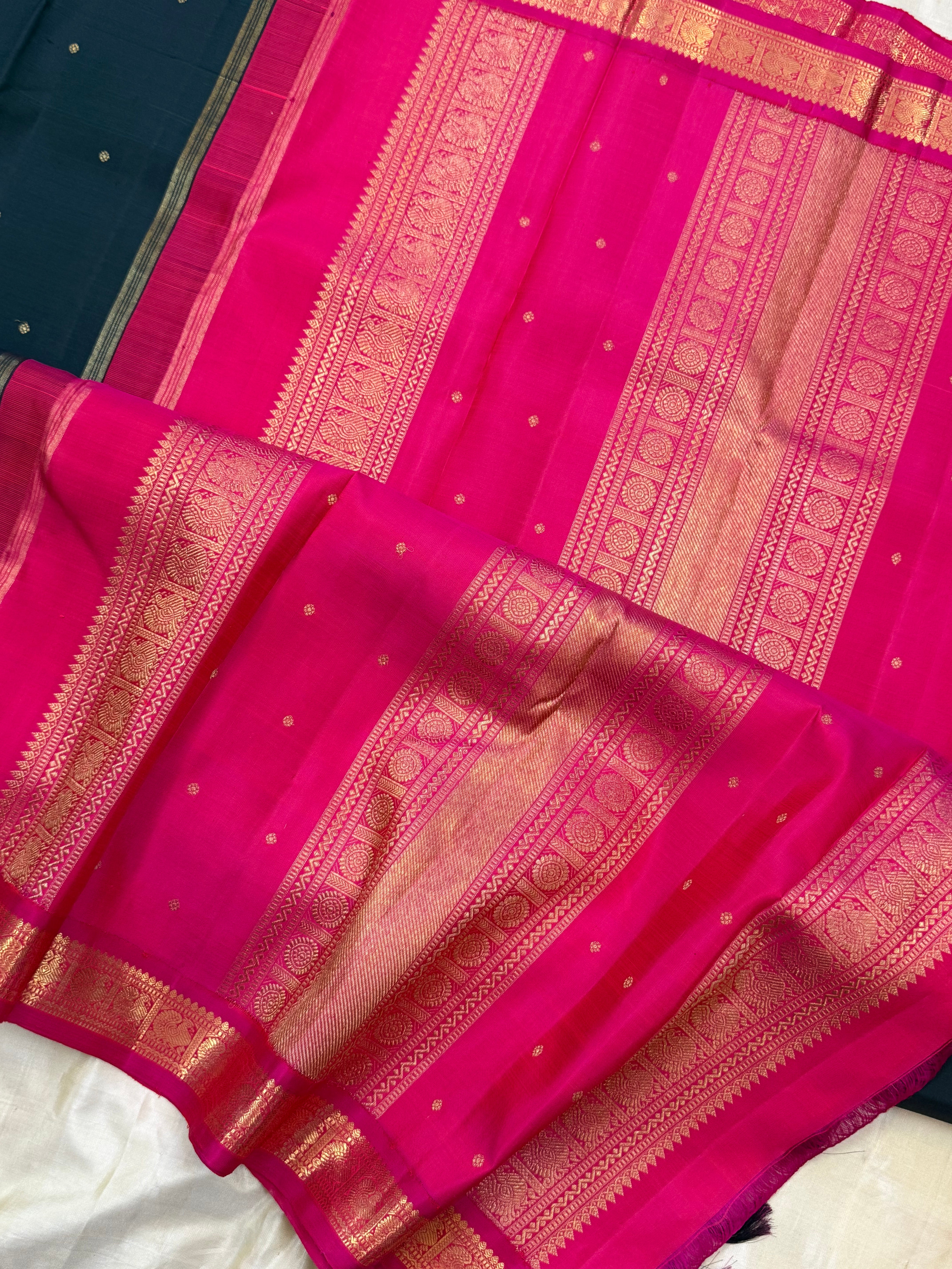 BOTTLE GREEN WITH PINK ANNAM PET SMALL KORVAI/ KANJIPURAM SILK CLSA10510