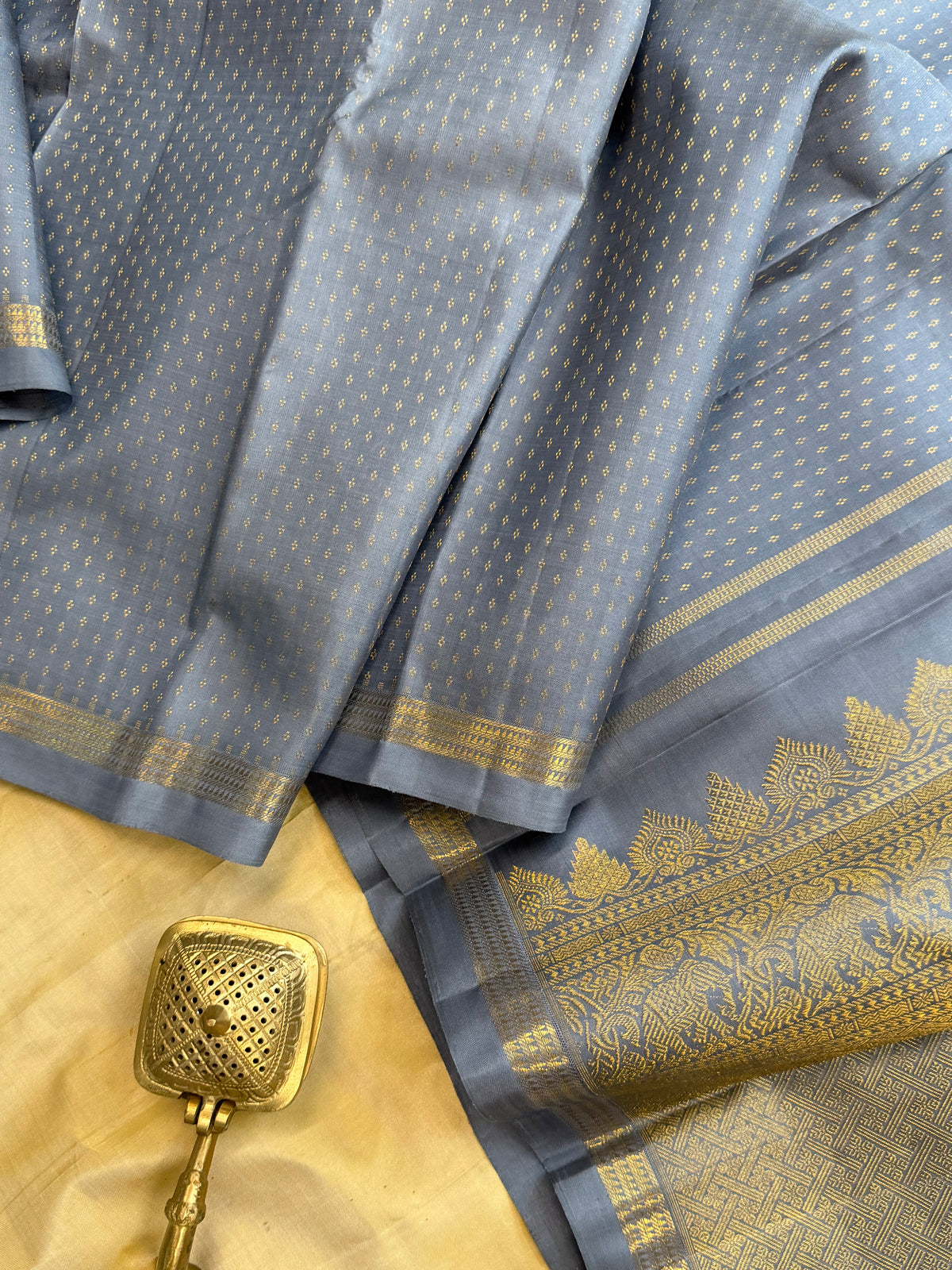 Body butta and small border pure Zari / Kanjipuram silk saree clsa 6177