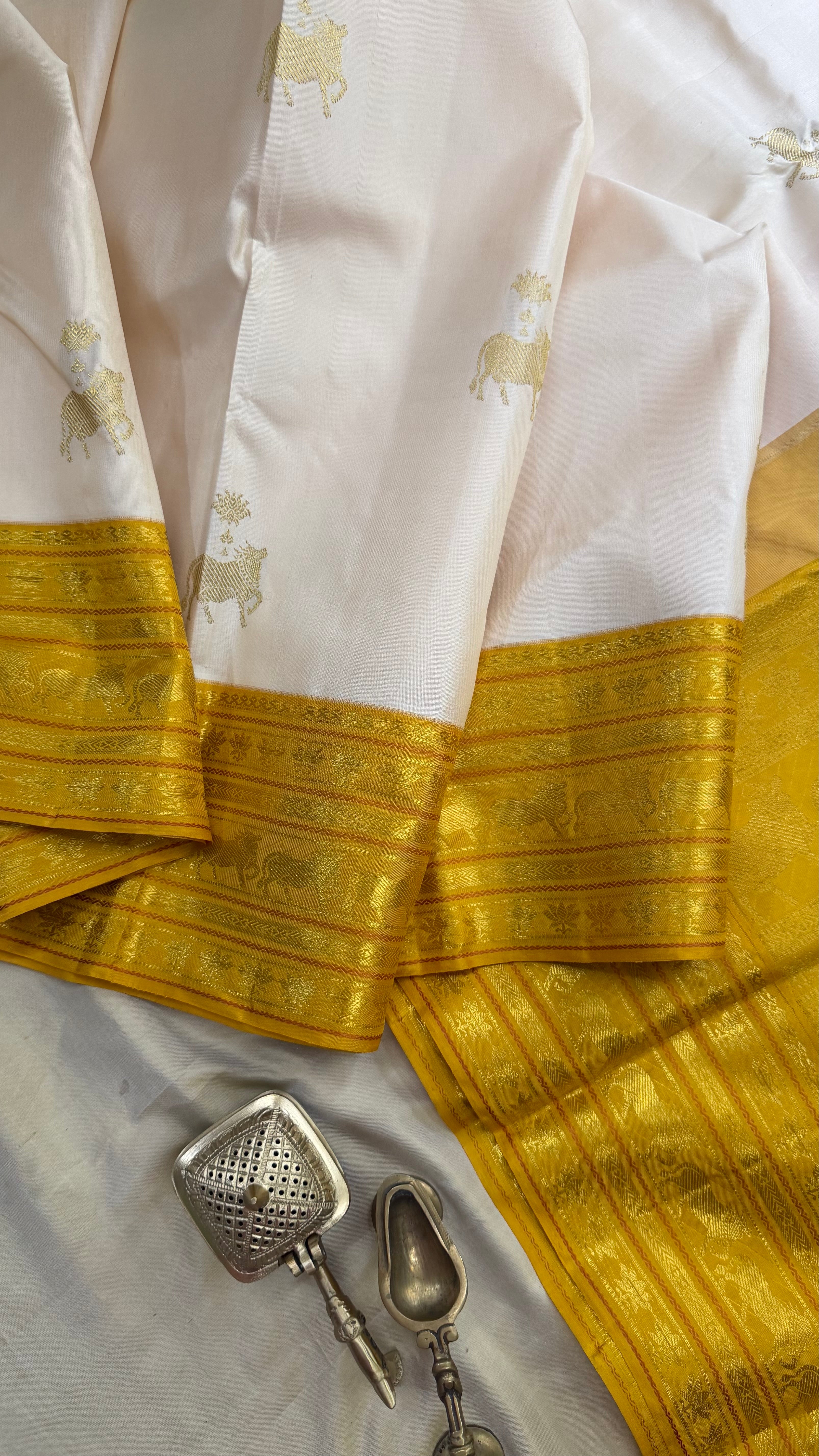 Amoha : cream with yellow  Korvai   Kanjipuram silk 9094CL