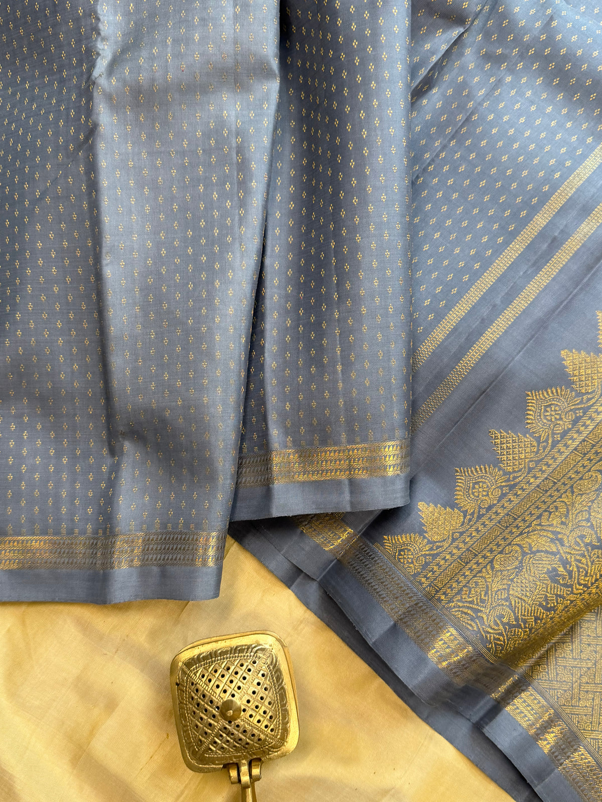 Body butta and small border pure Zari / Kanjipuram silk saree clsa 6177