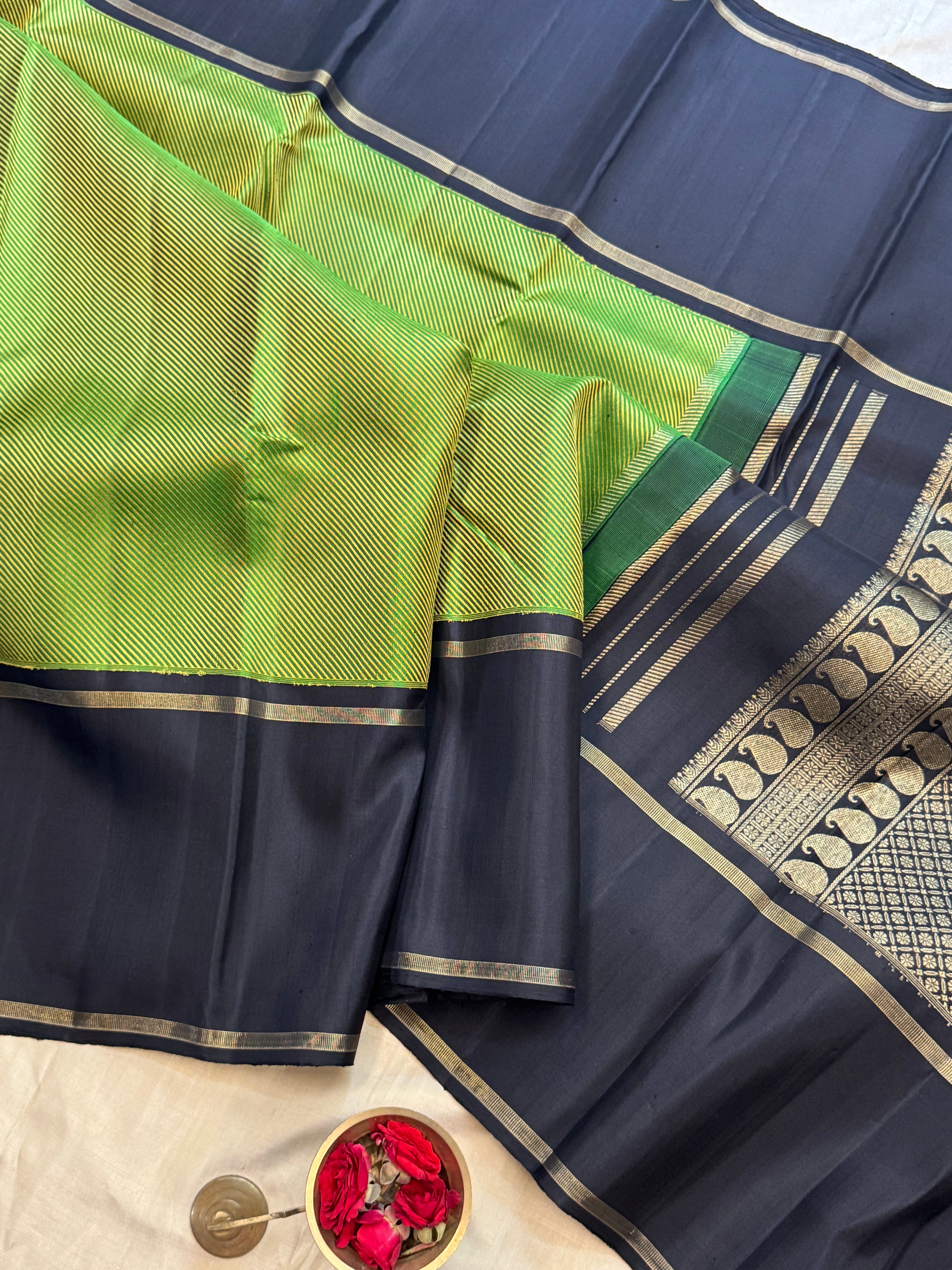 Green lehariya and black big border / Kanjipuram silk