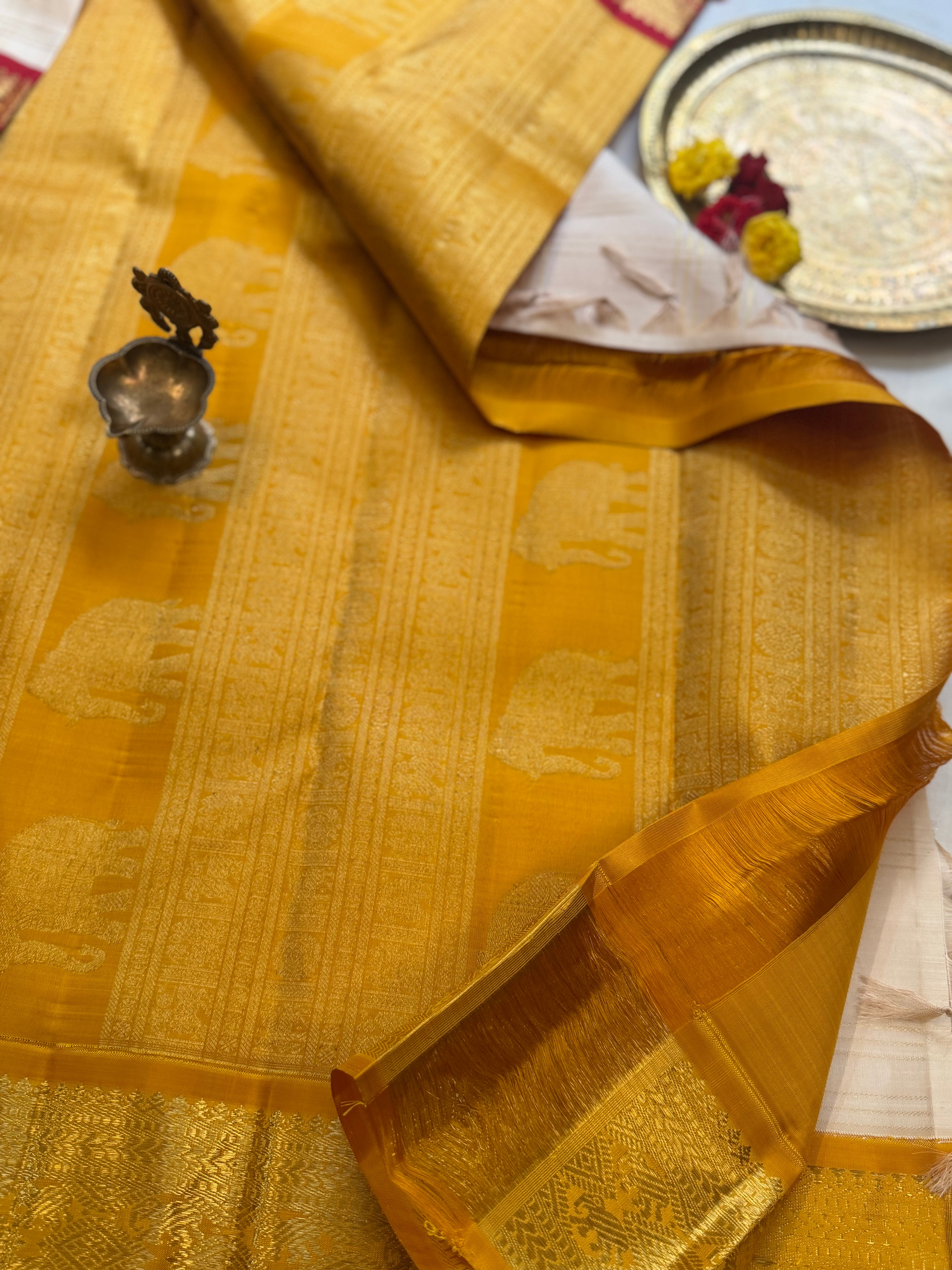 Malligai : off white Zari Kattam Ganga Jamuna   pure Zari Kanjipuram silk
