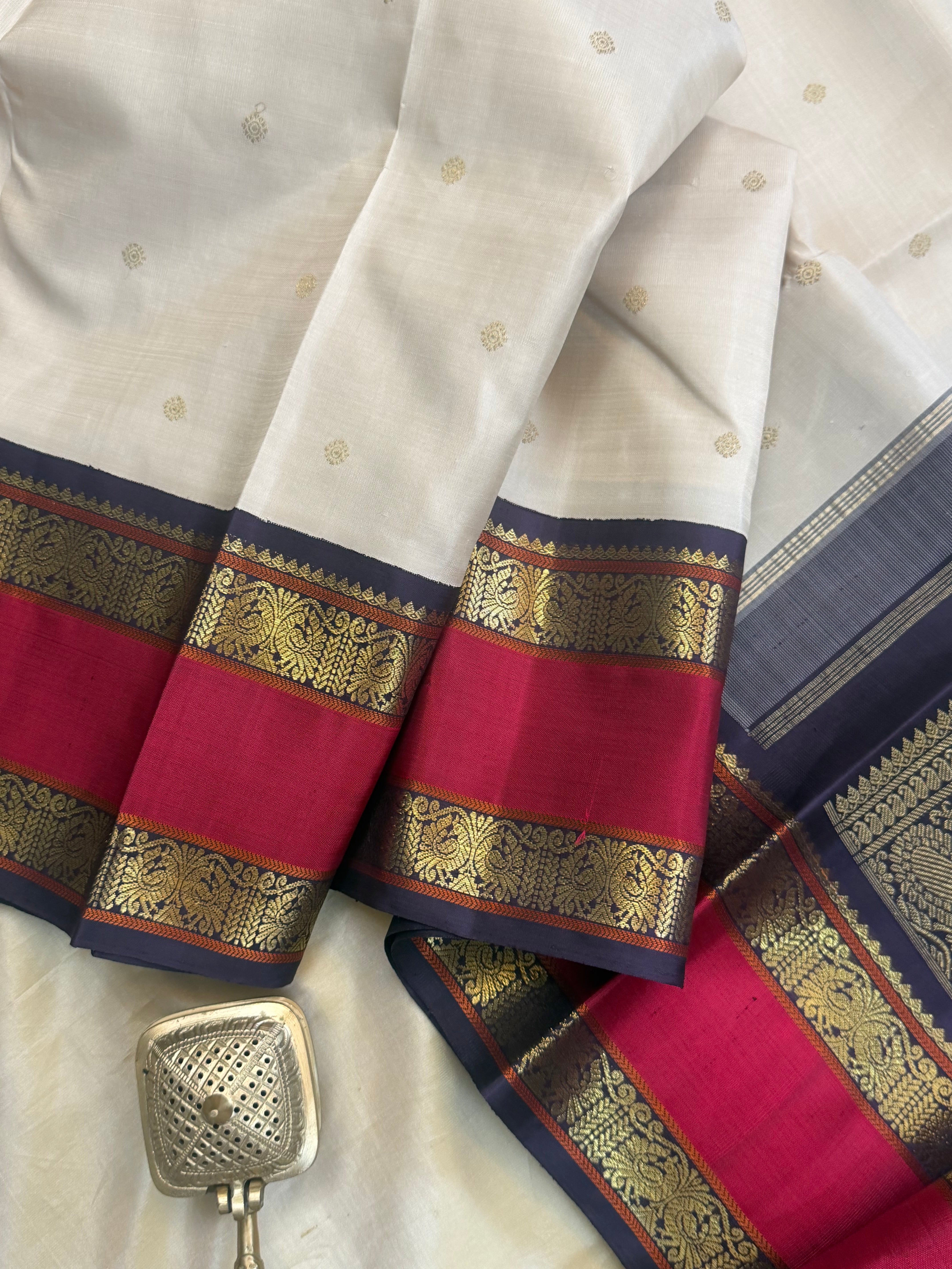 Onam collection: ivory beige retta pet Korvai / pure zari Kanjipuram silk