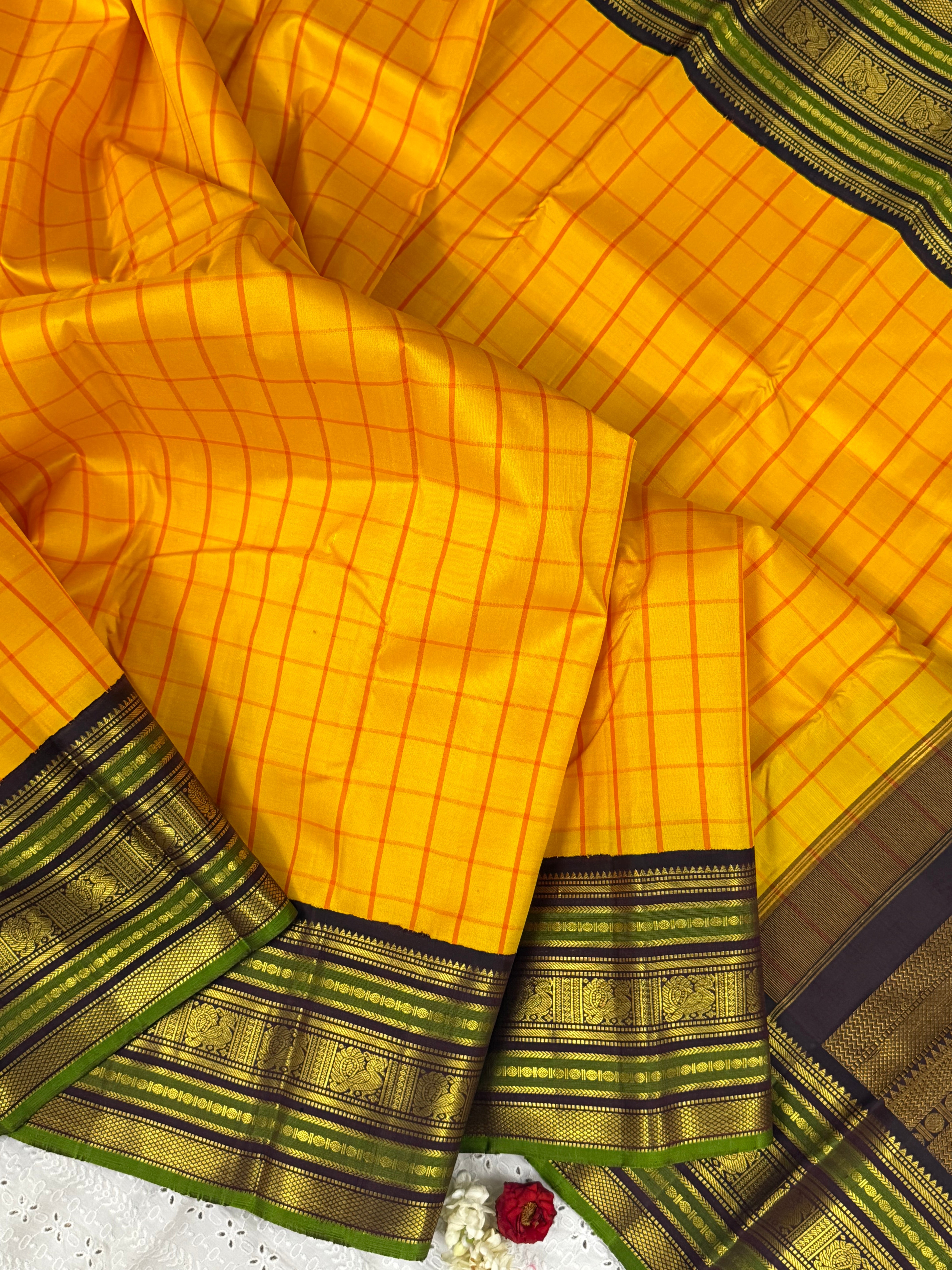 Yellow kattam varisapet border/ Arani silk