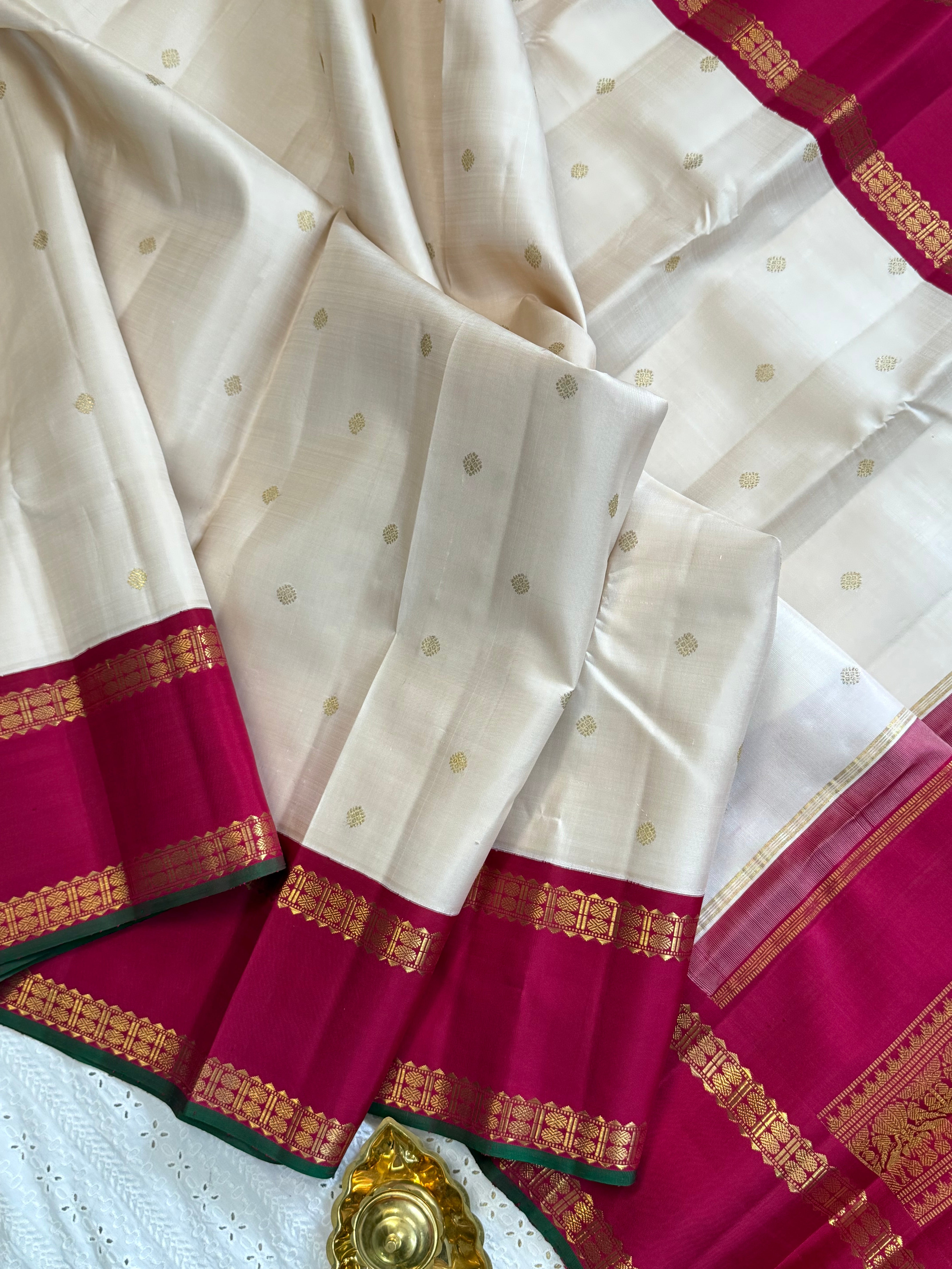 Offwhite and pinkish Araku rettapet border kai korvai/ Kanjipuram silk