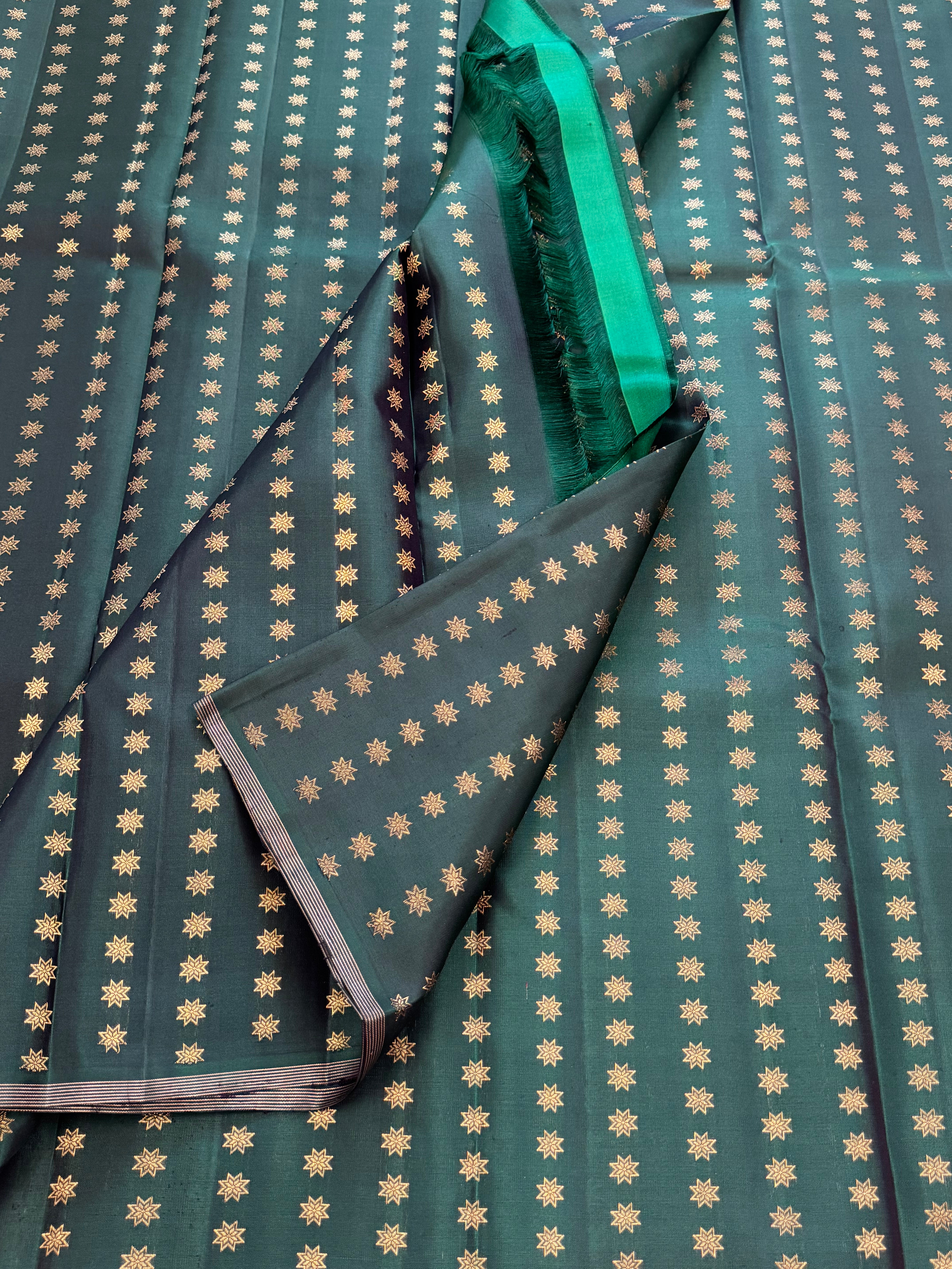 Dark green star butta zari butta / Kanjipuram blouse fabric (per metre)