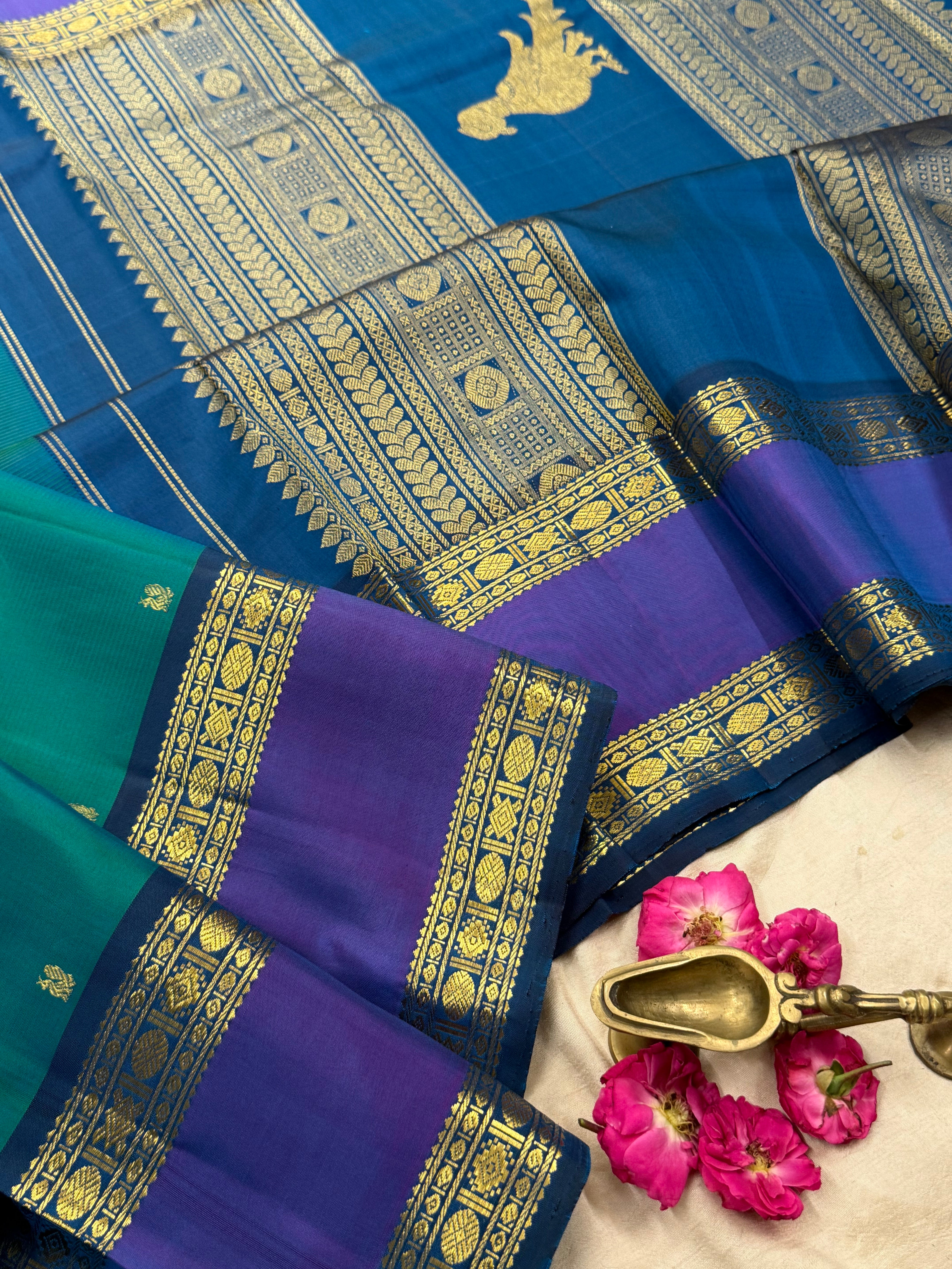Bue shot green rettapet border/ Arani silk