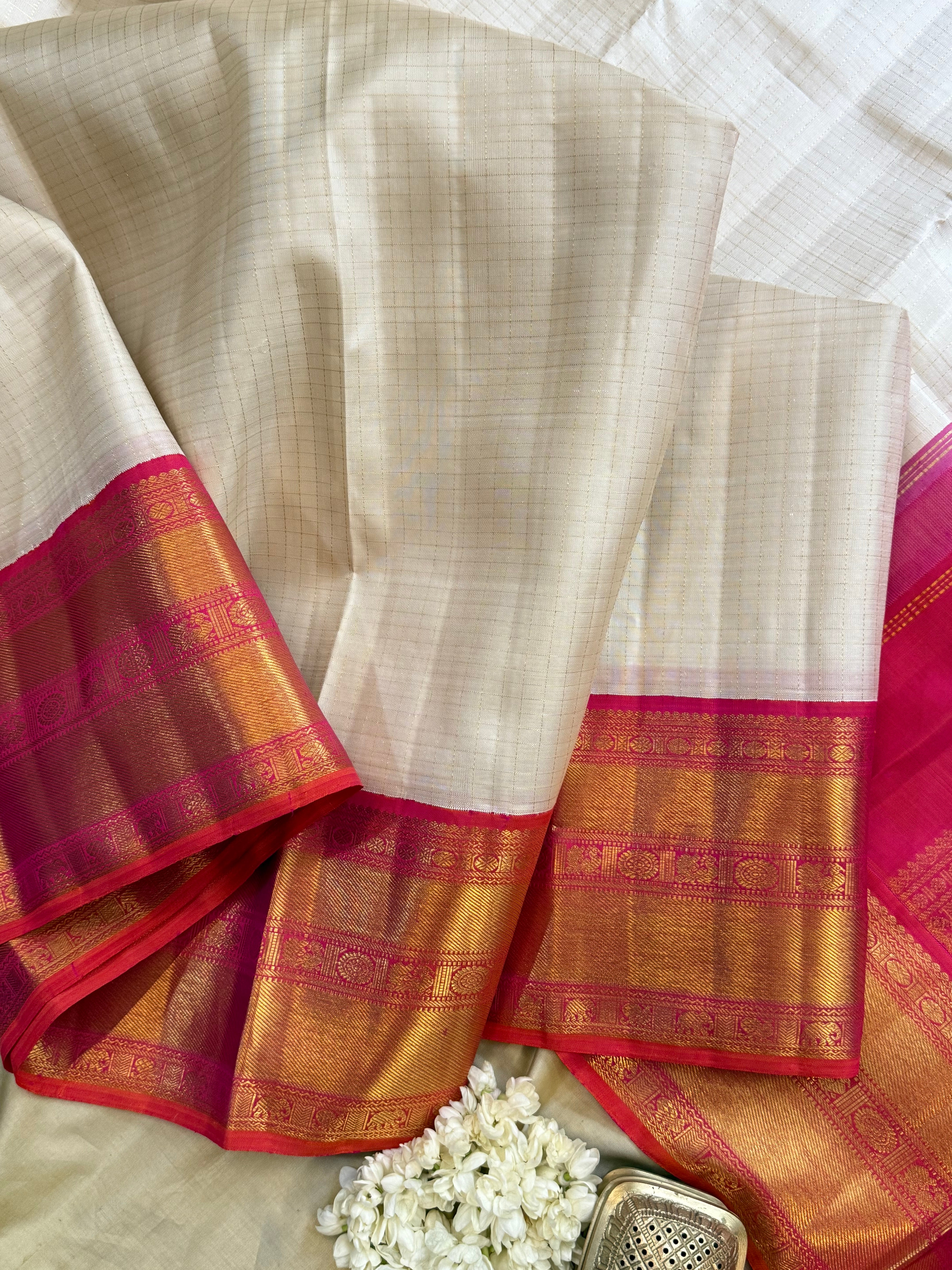 Offwhite zari kattam pinkish orange border korvai / Arani silk CL10112