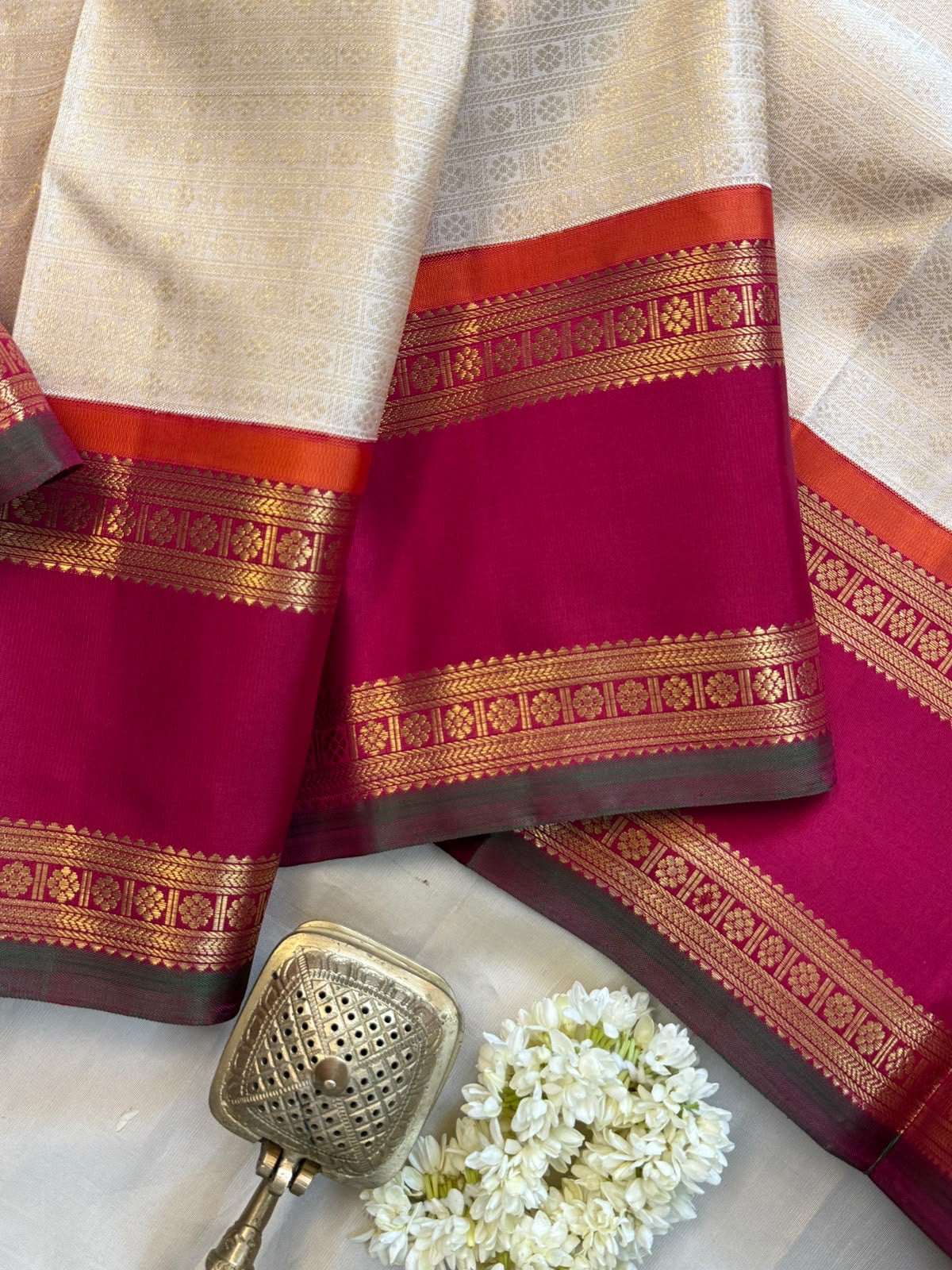 Brocade pure Zari Korvai Laksham Butta / Kanjipuram silk CLSA10710