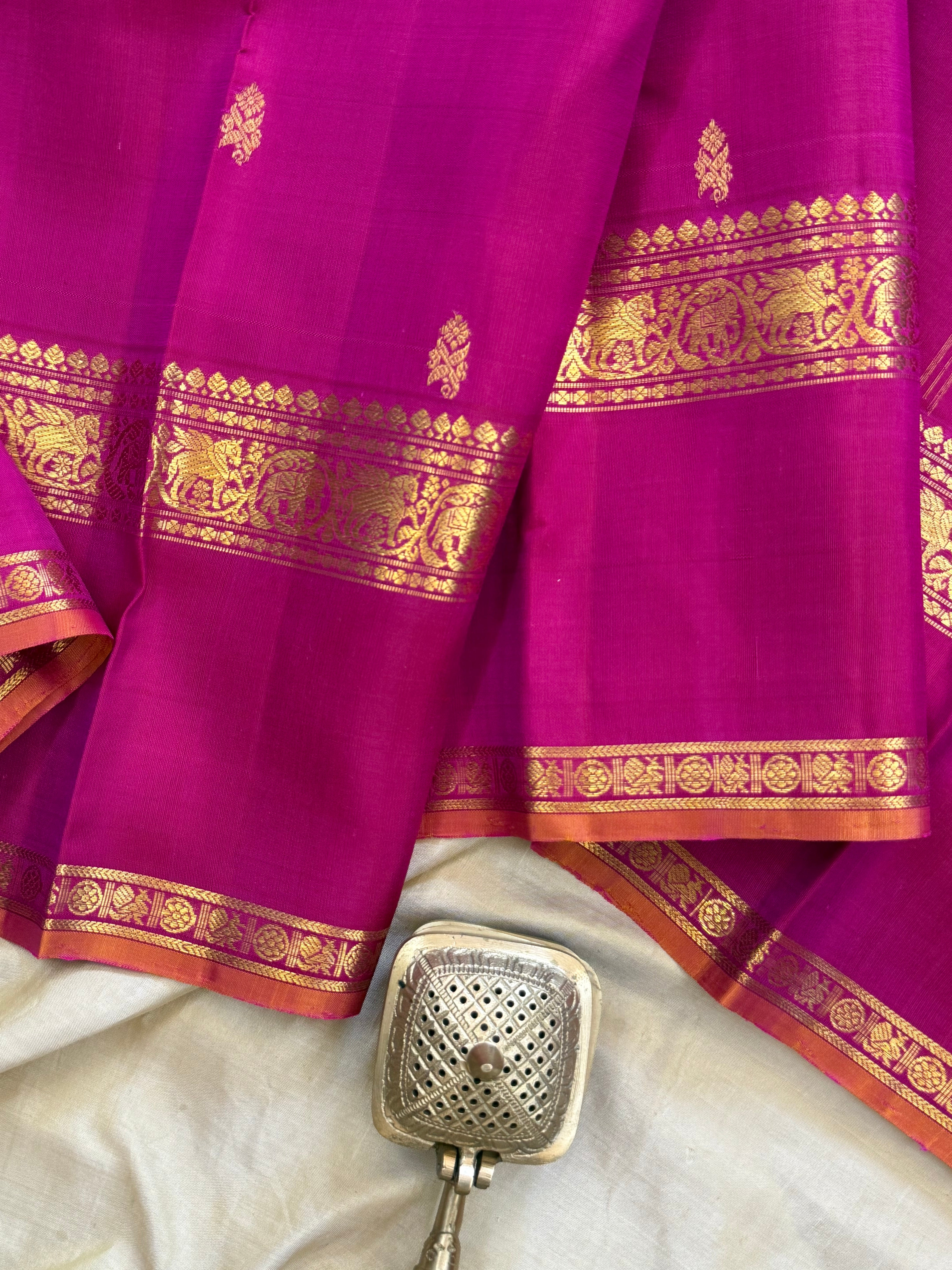 Fuchsia pink Retta pet border/ Arani silk CLSA9944