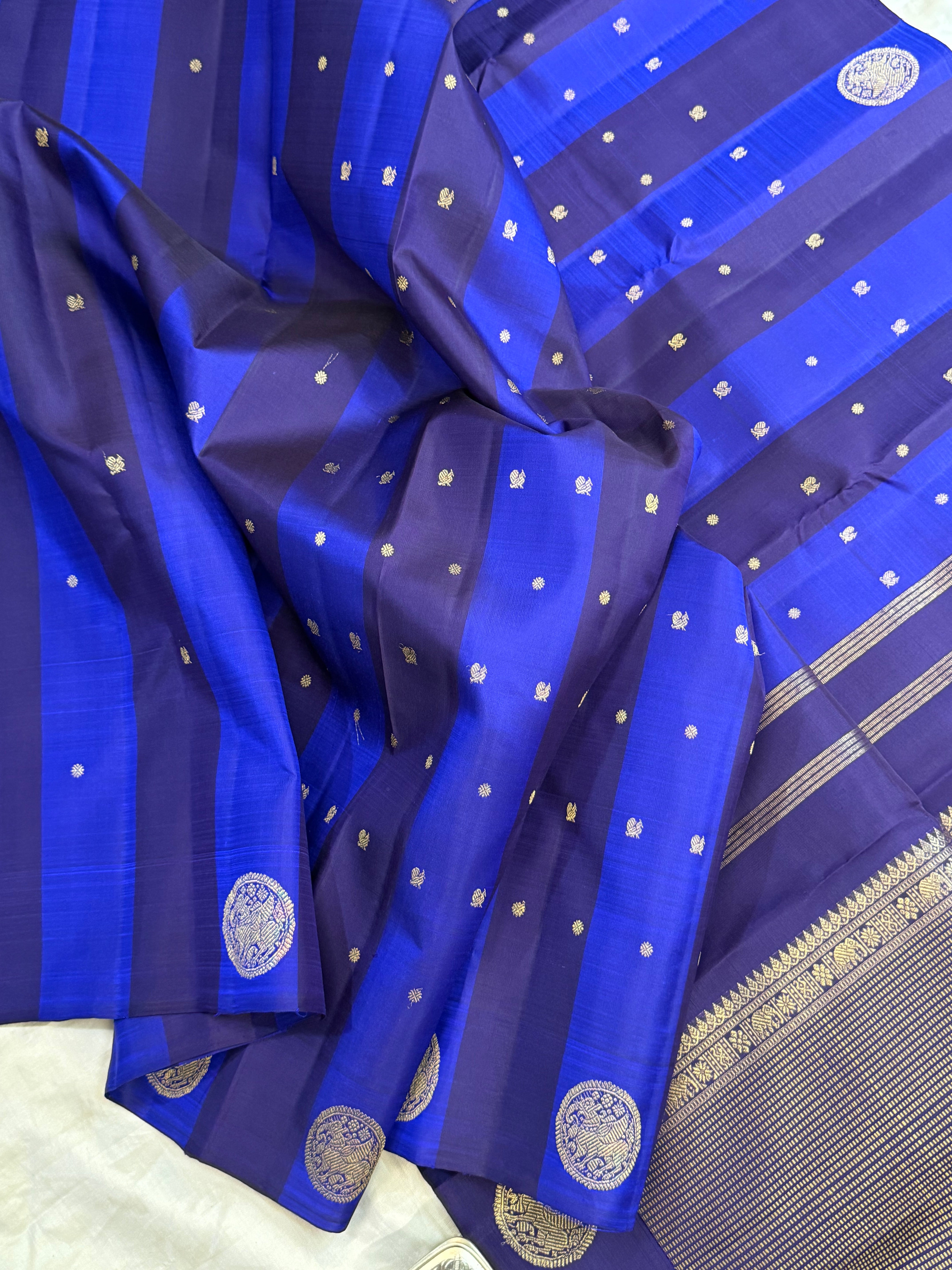 Blue and deep blue stripes concept border butta / Kanjipuram silk
