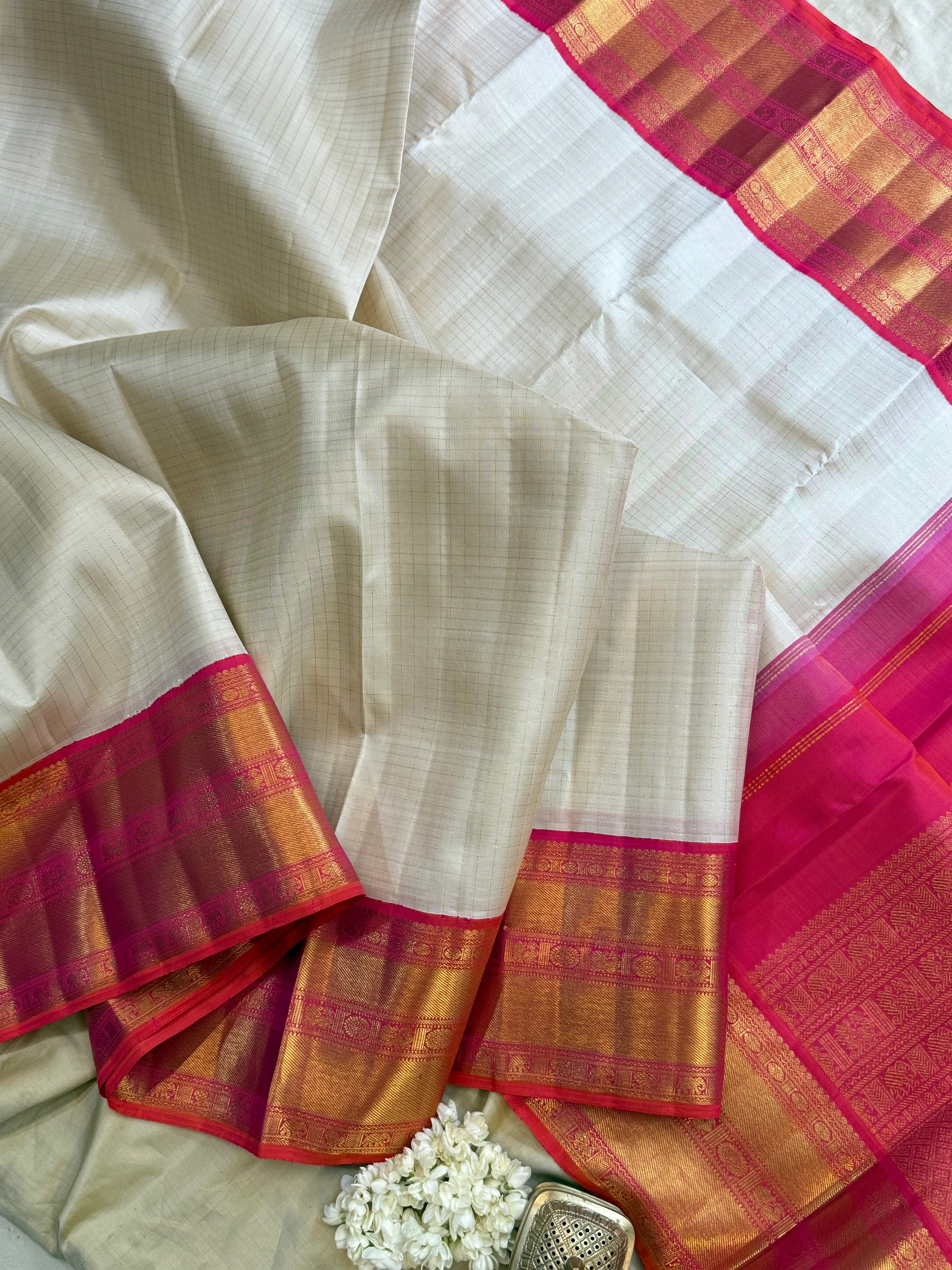 Offwhite zari kattam pinkish orange border korvai / Arani silk CL10112