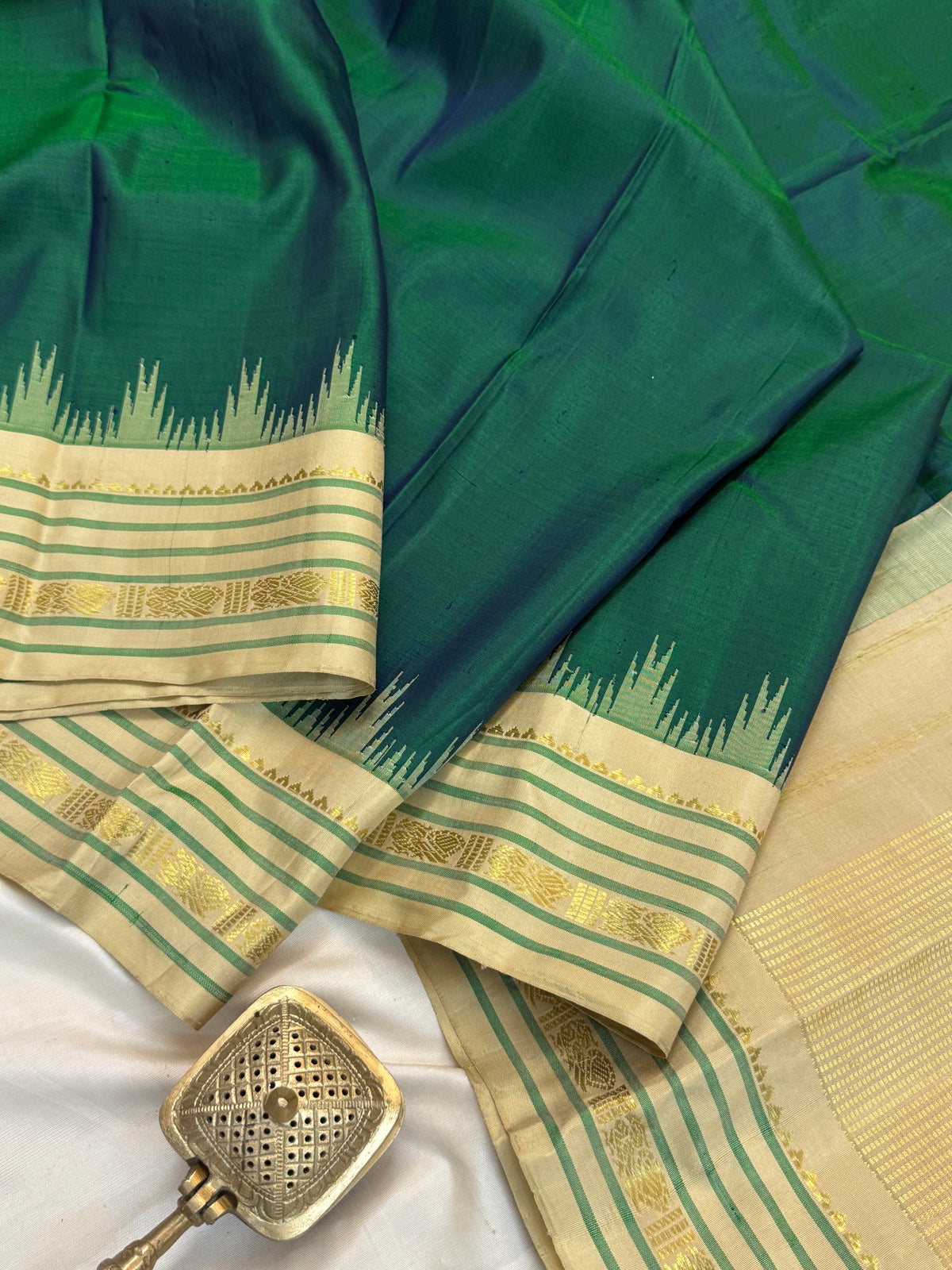Gadwal silk Mayilkazhuthu temple Korvai clsa 7346