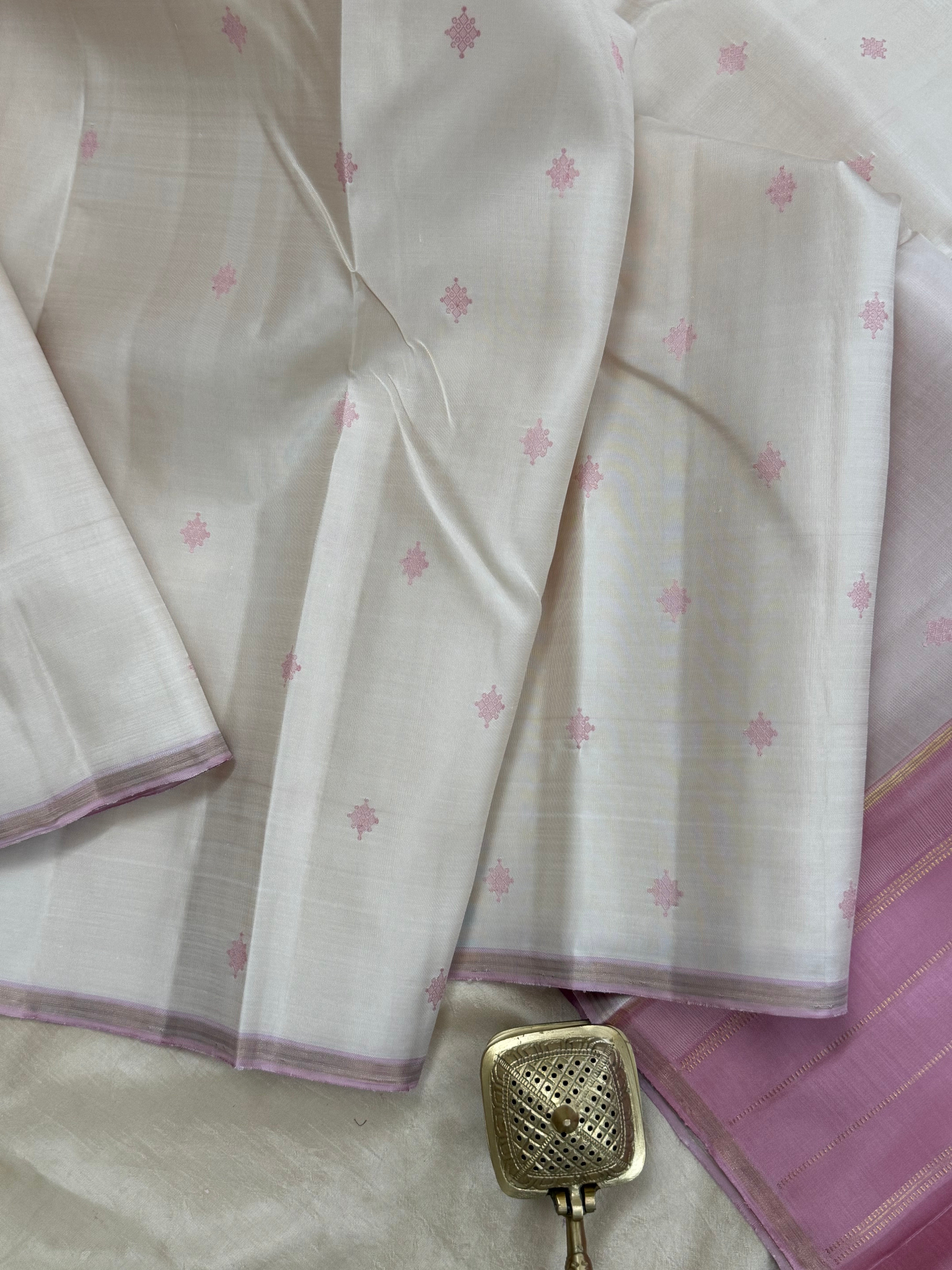 Offwhite thread butta / Kanjipuram silk