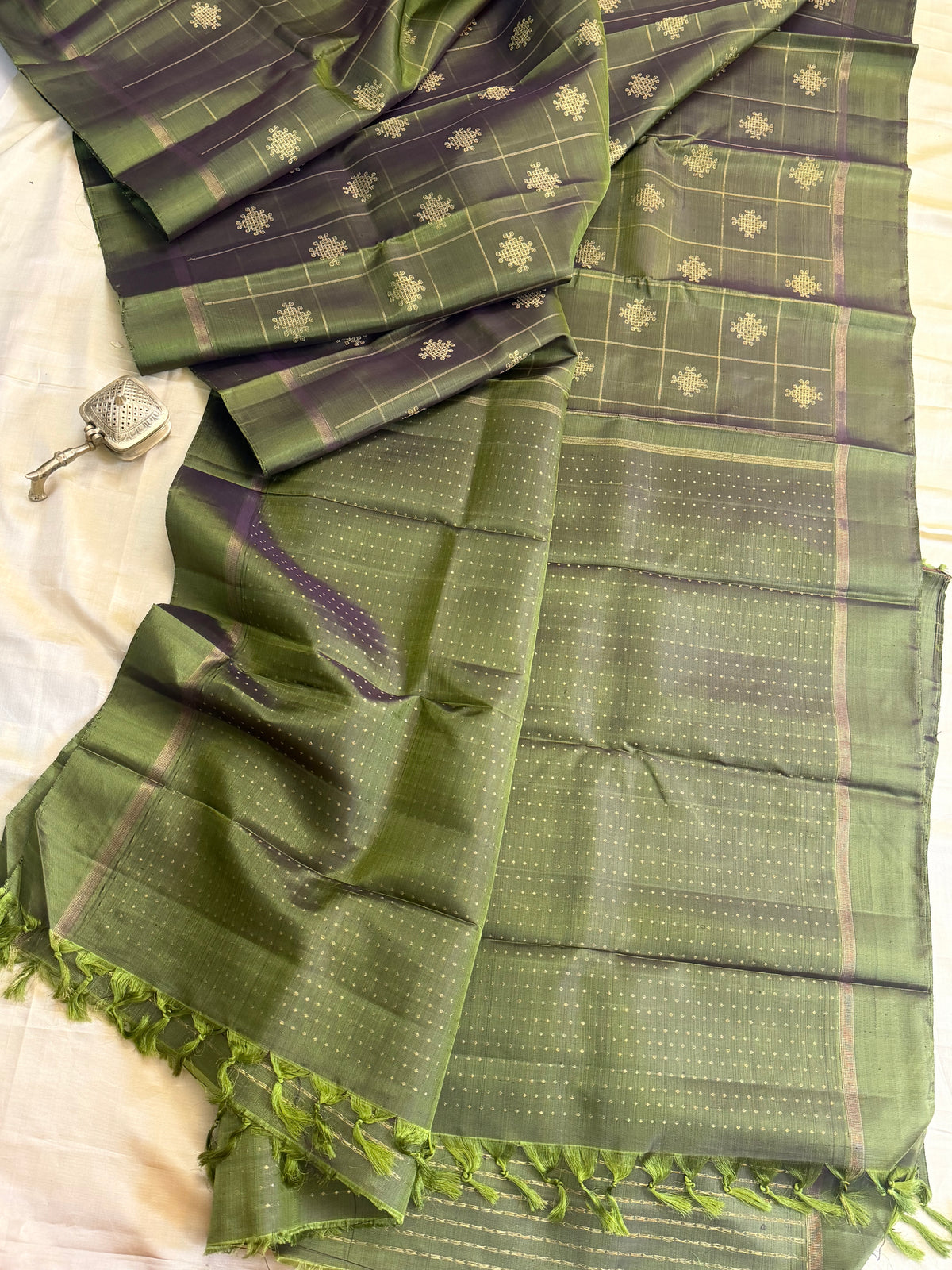 Colours of Navarathri mehandi green / pure Kanjipuram silk