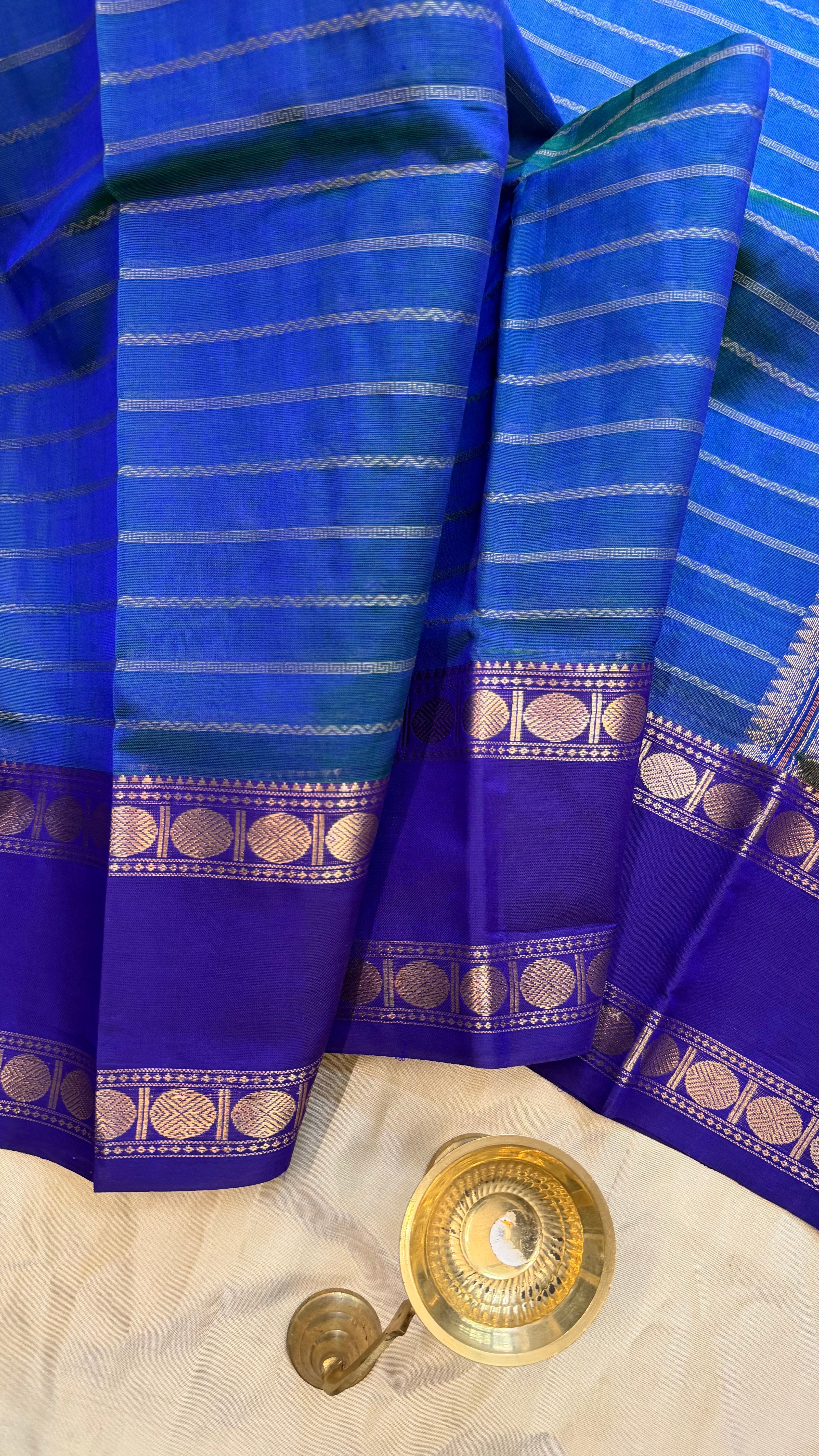 Blue and pure veldhari rettapet border/ Silk Cotton