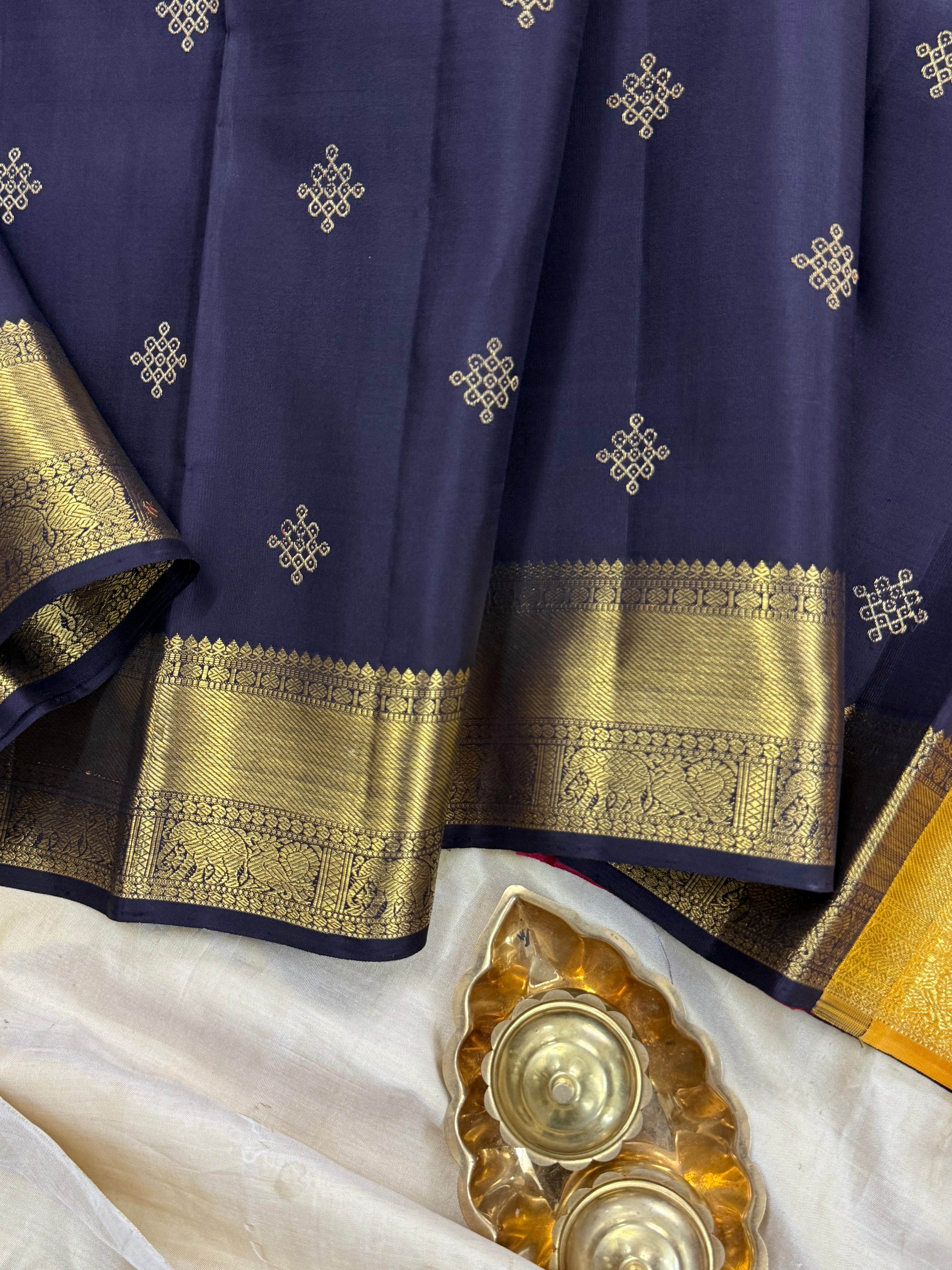 Black kolam butta double color pallu / Kanjipuram Silk CL8220