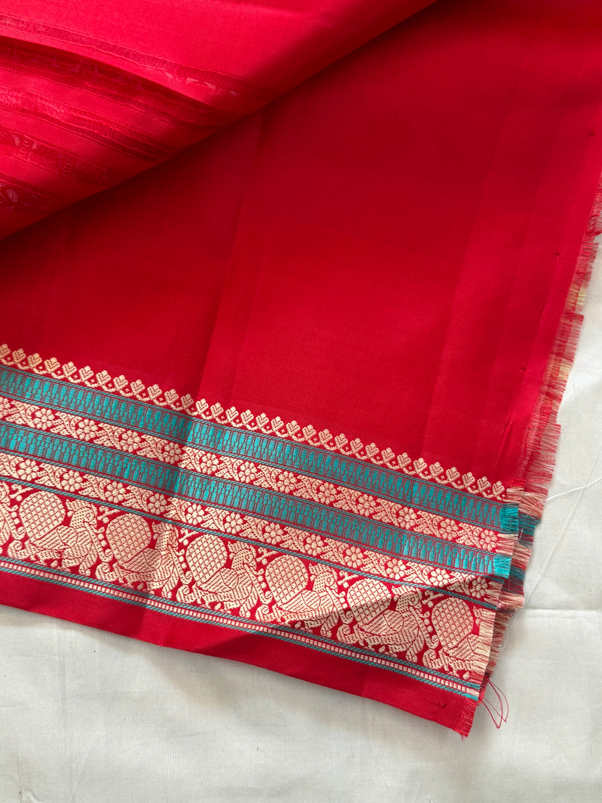Offwhite and red kattam butta / Special edition kanjipuram silk