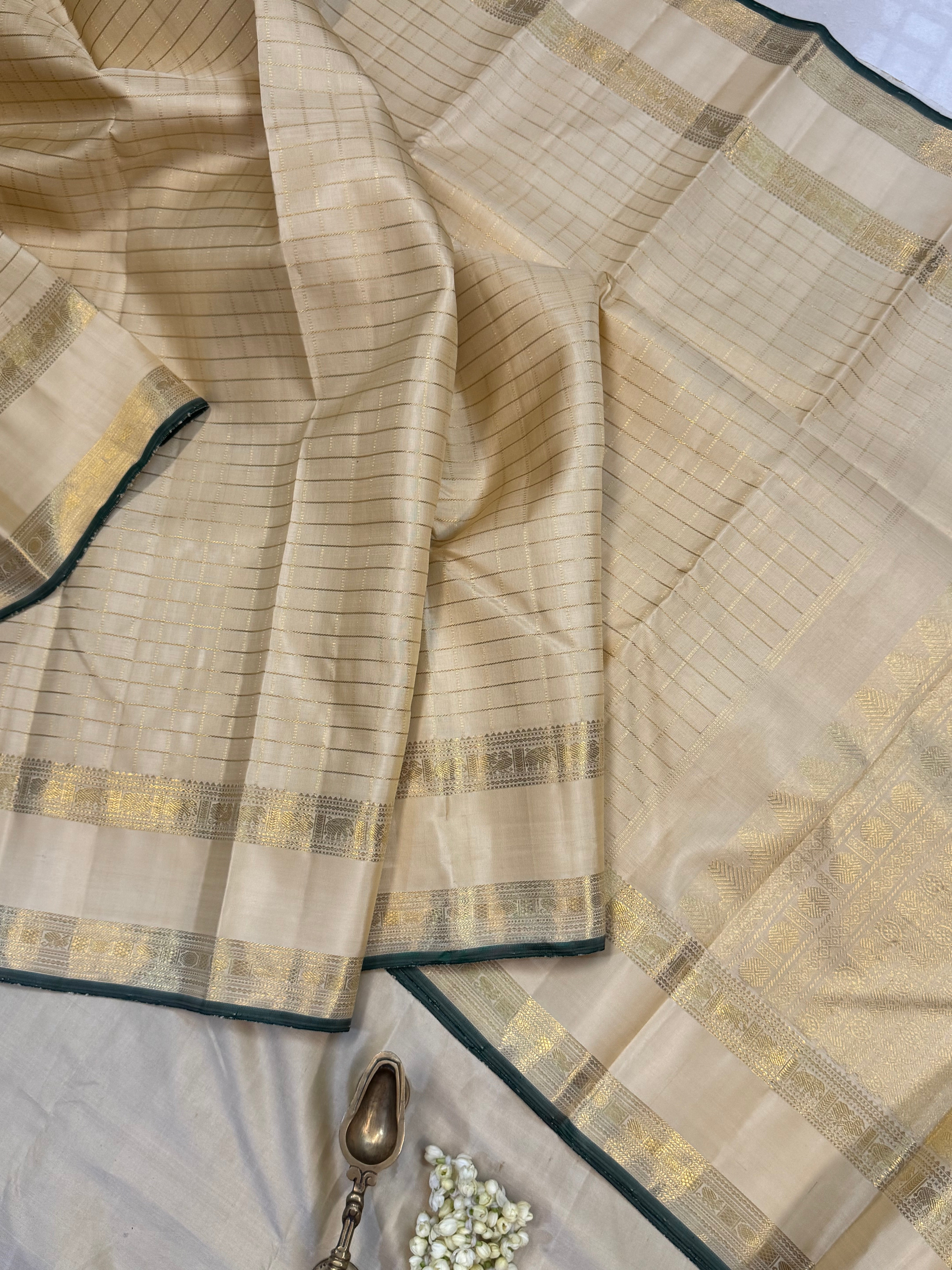 Tussar color zari kattam. / kanjipuram silk