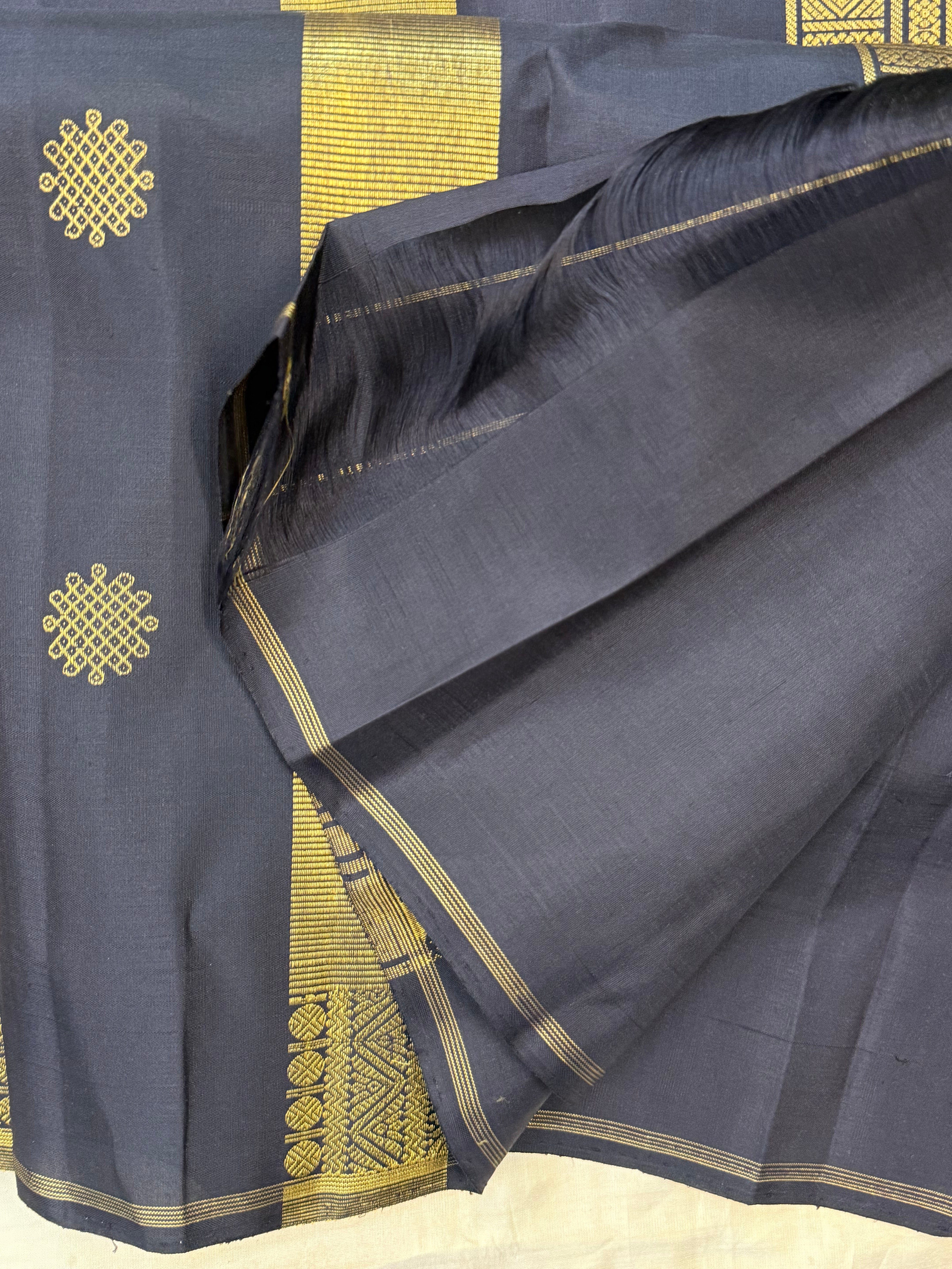 Black small temple border 8 kol/ Kanjipuram silk