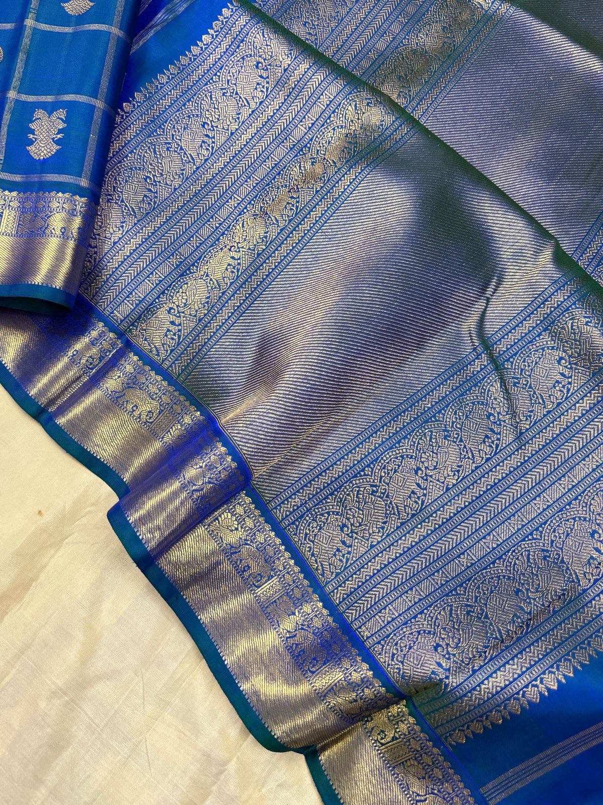 Peacock body with pure Zari irutalaipakshi and chakram Kattam butta /kanjipuram silk saree clsa 10587