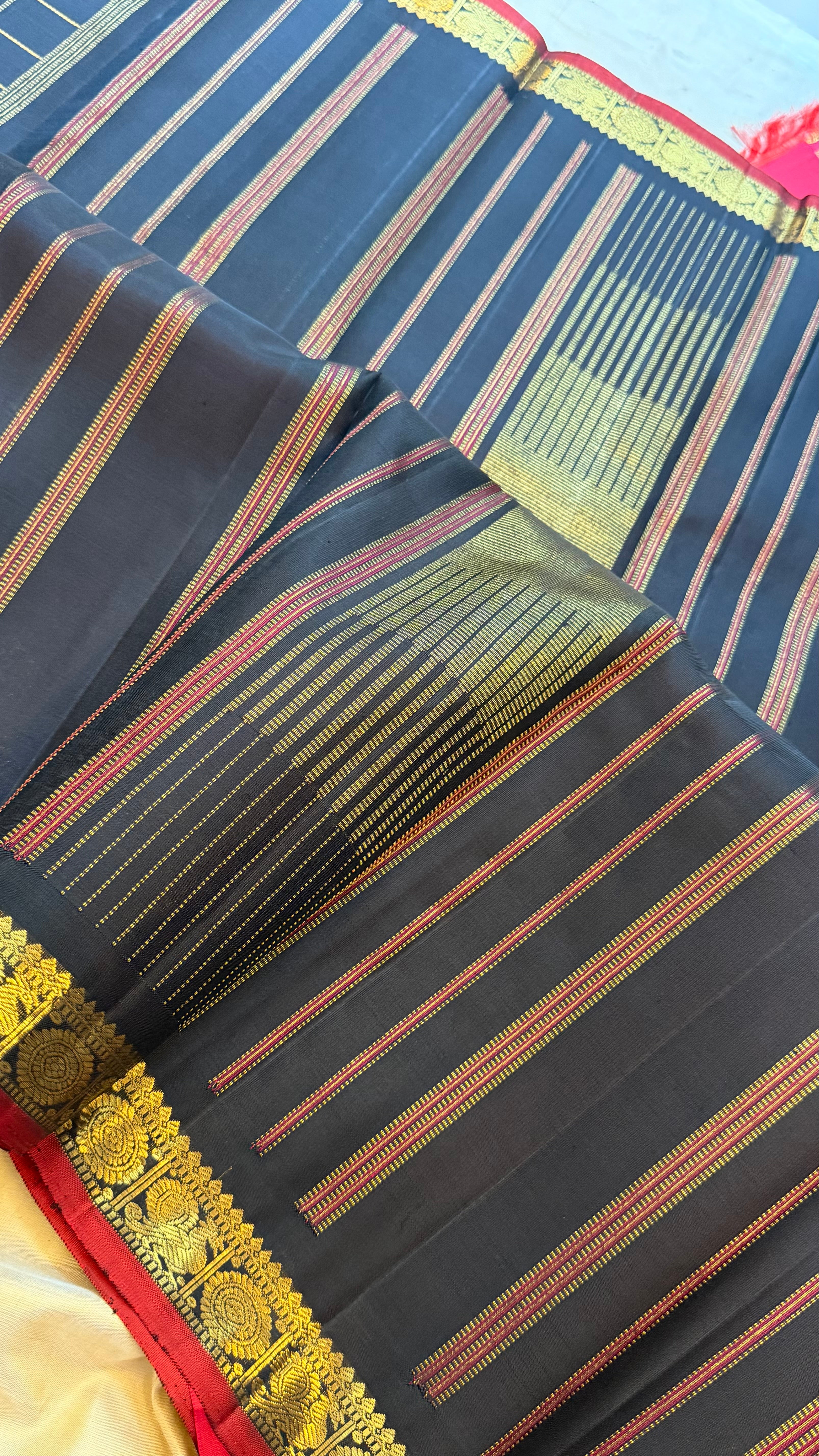Black Zari Kattam.  / Kanjipuram silk