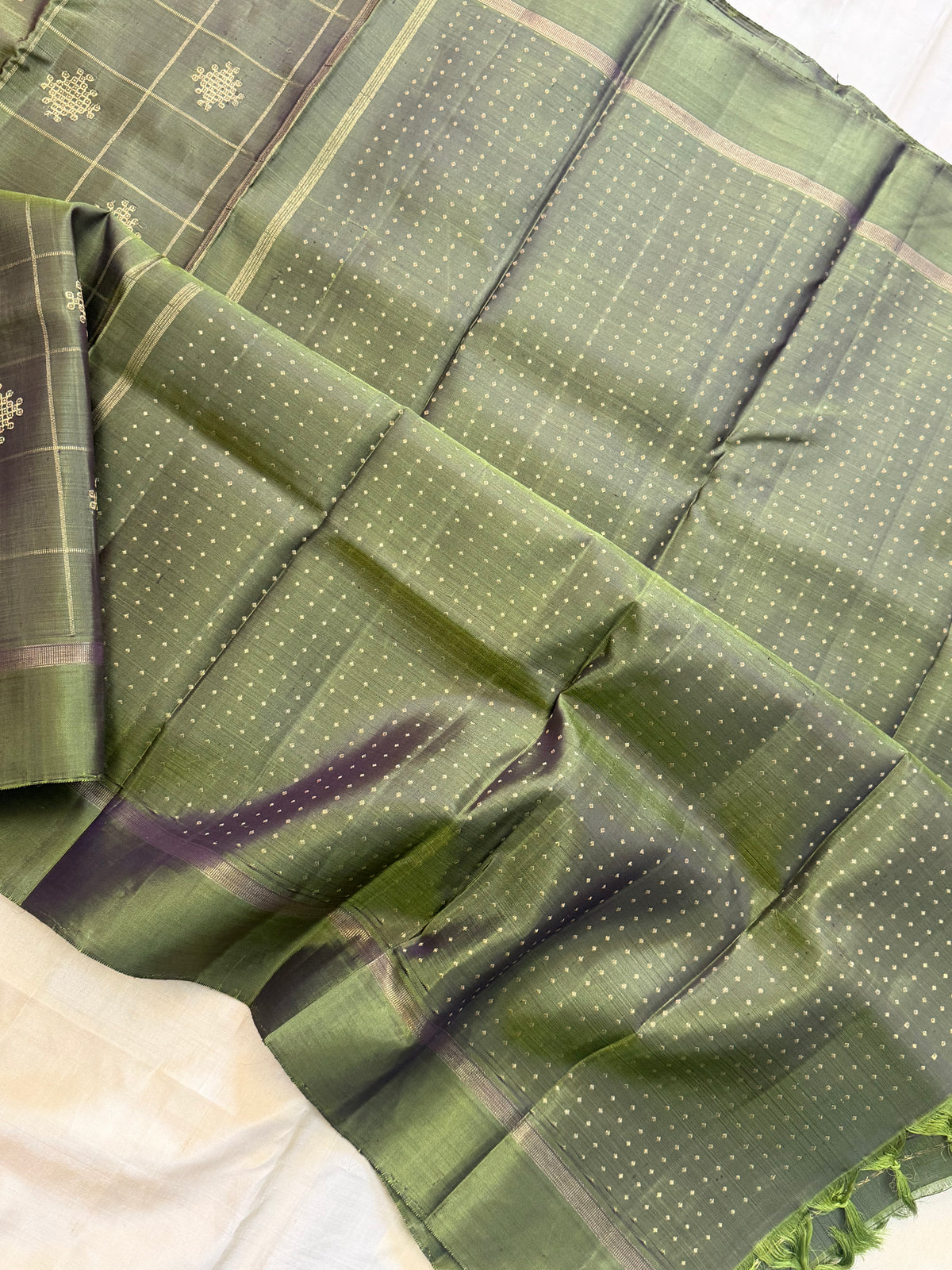 Colours of Navarathri mehandi green / pure Kanjipuram silk