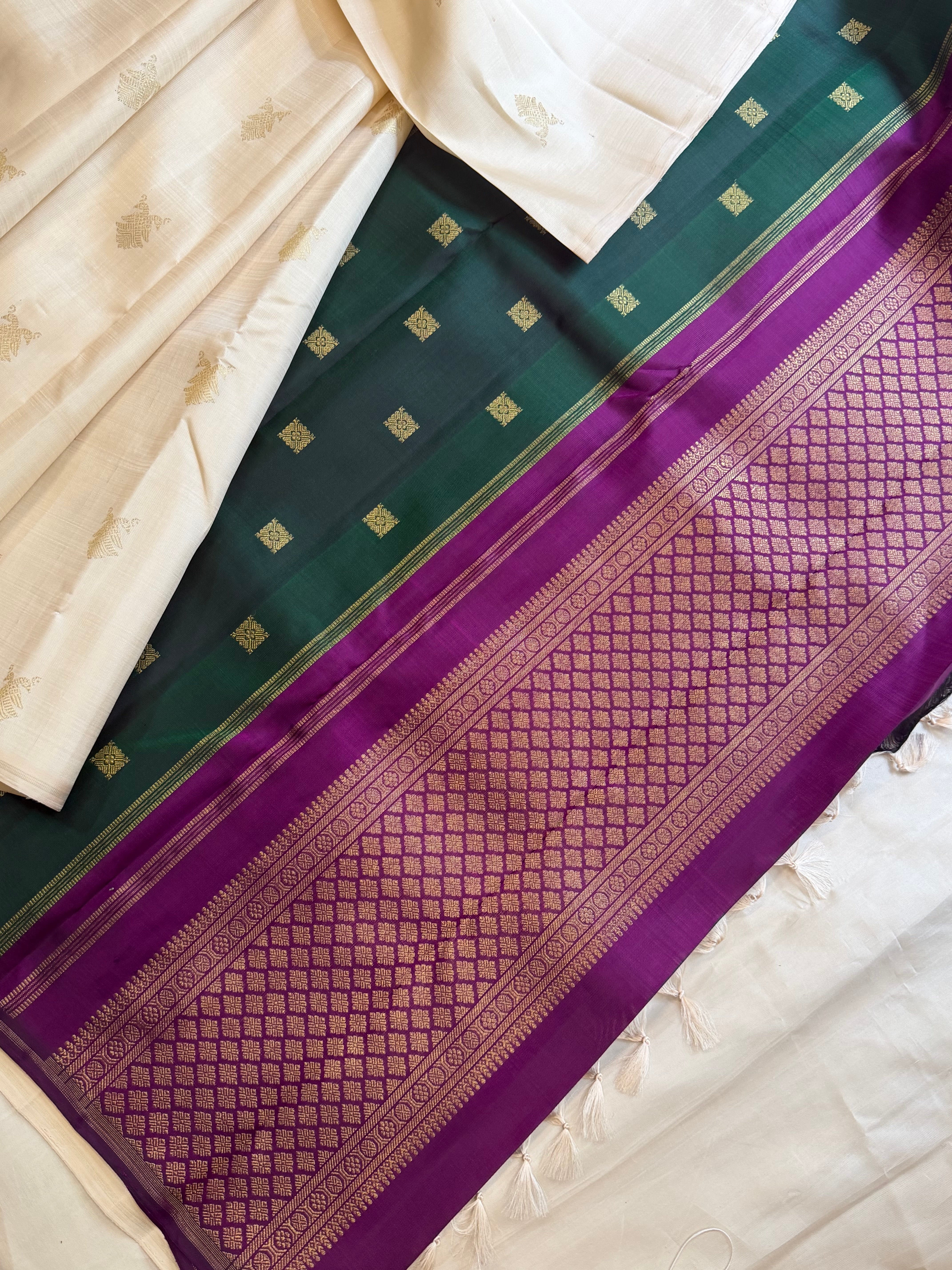 Malligai : off white retta palla  pure Zari Kanjipuram silk