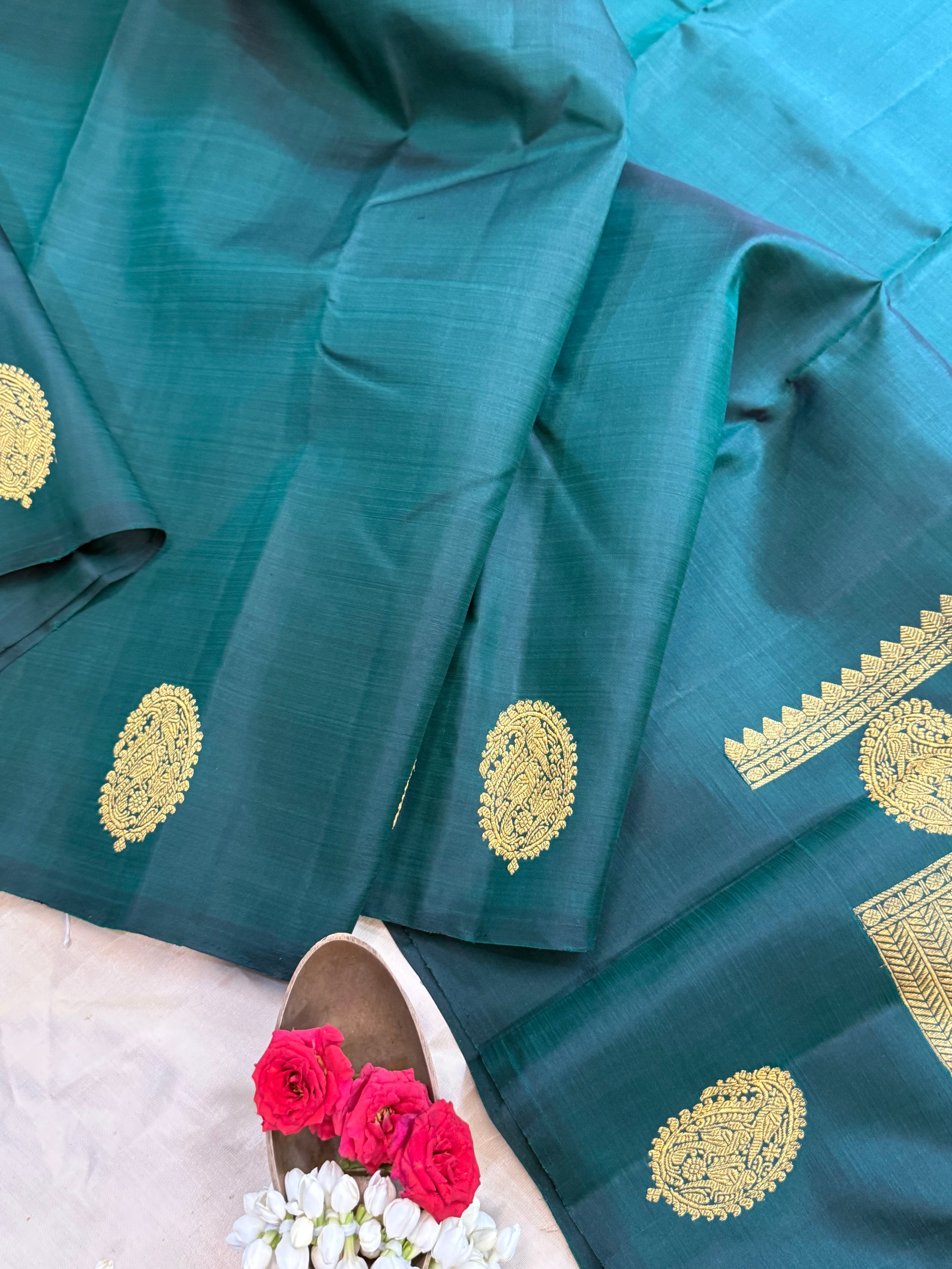 Dark green manga border butta / Arani silk