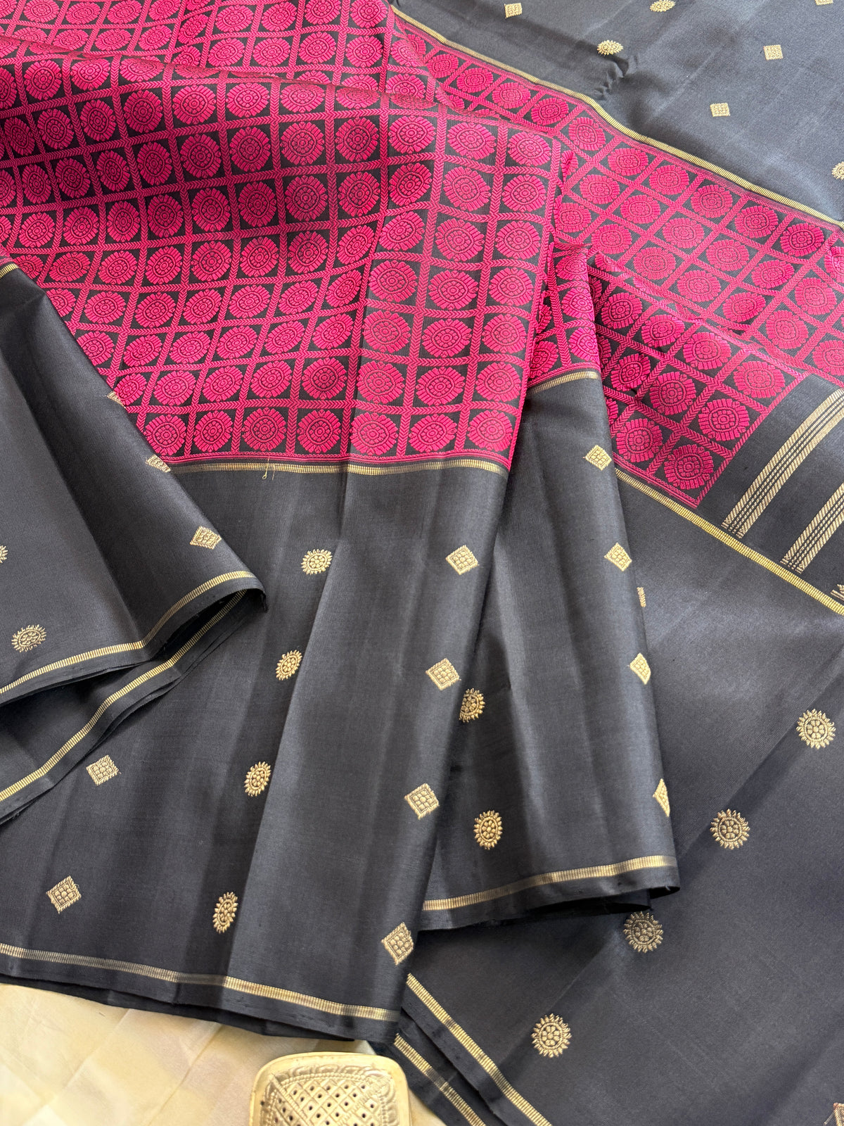 1000 butta and long border Zari butta / kanjipuram silk saree 11964