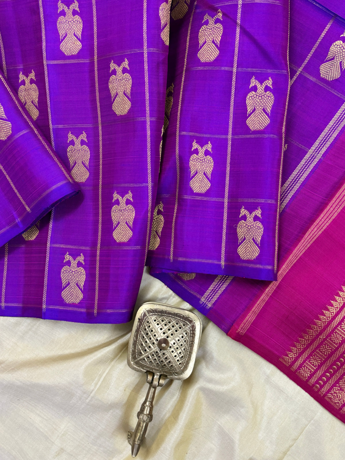 Majenta body with pure Zari Kattam  irutalaipakshi butta /kanjipuram silk saree clsa 12171