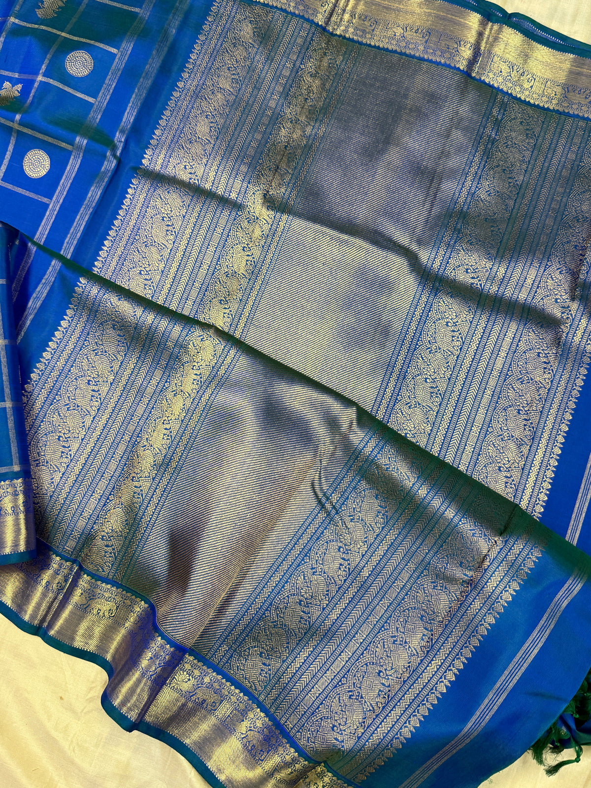 Peacock body with pure Zari irutalaipakshi and chakram Kattam butta /kanjipuram silk saree clsa 10587