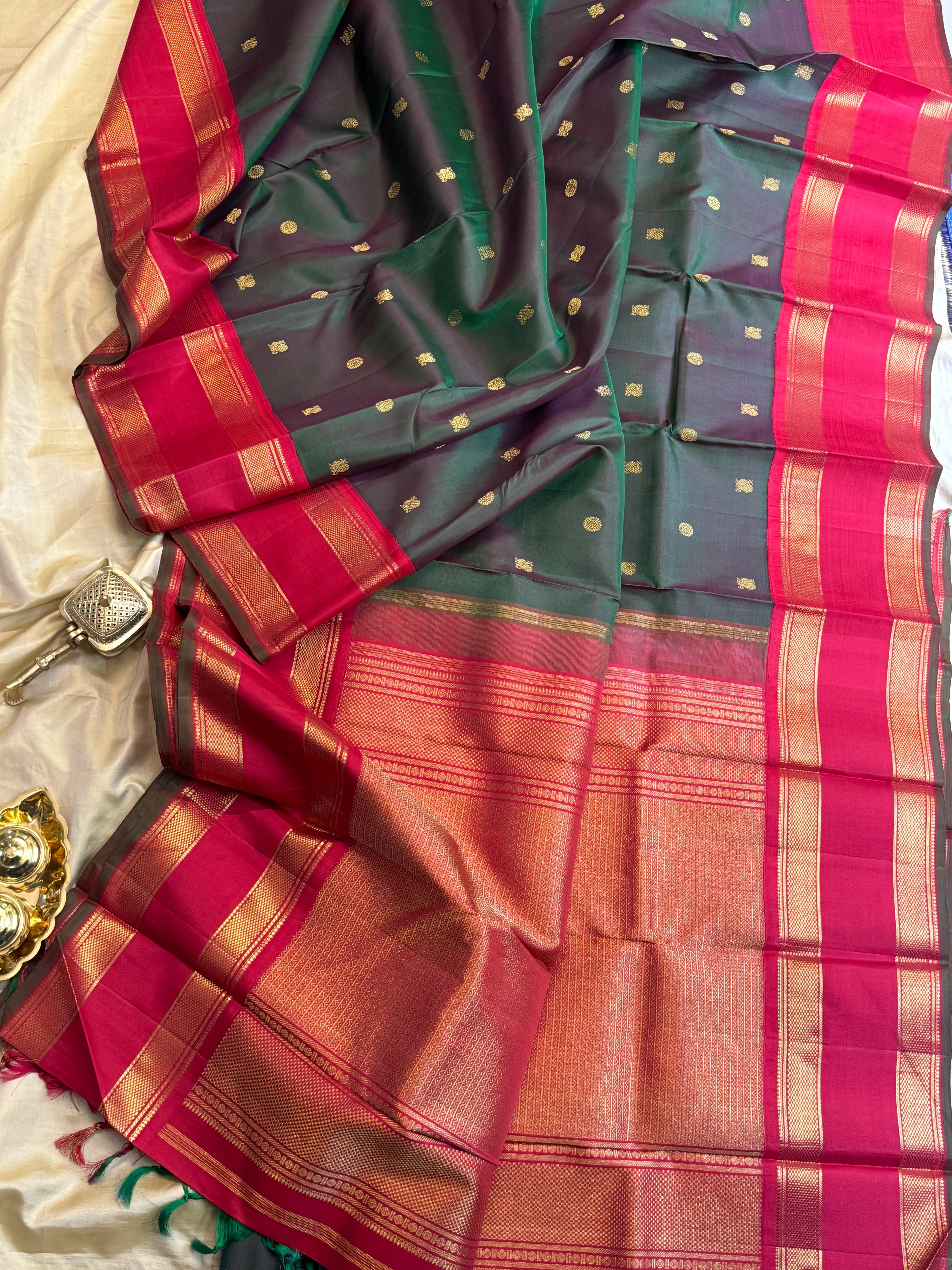 Deep manthulir korvai : kanjipuram silk