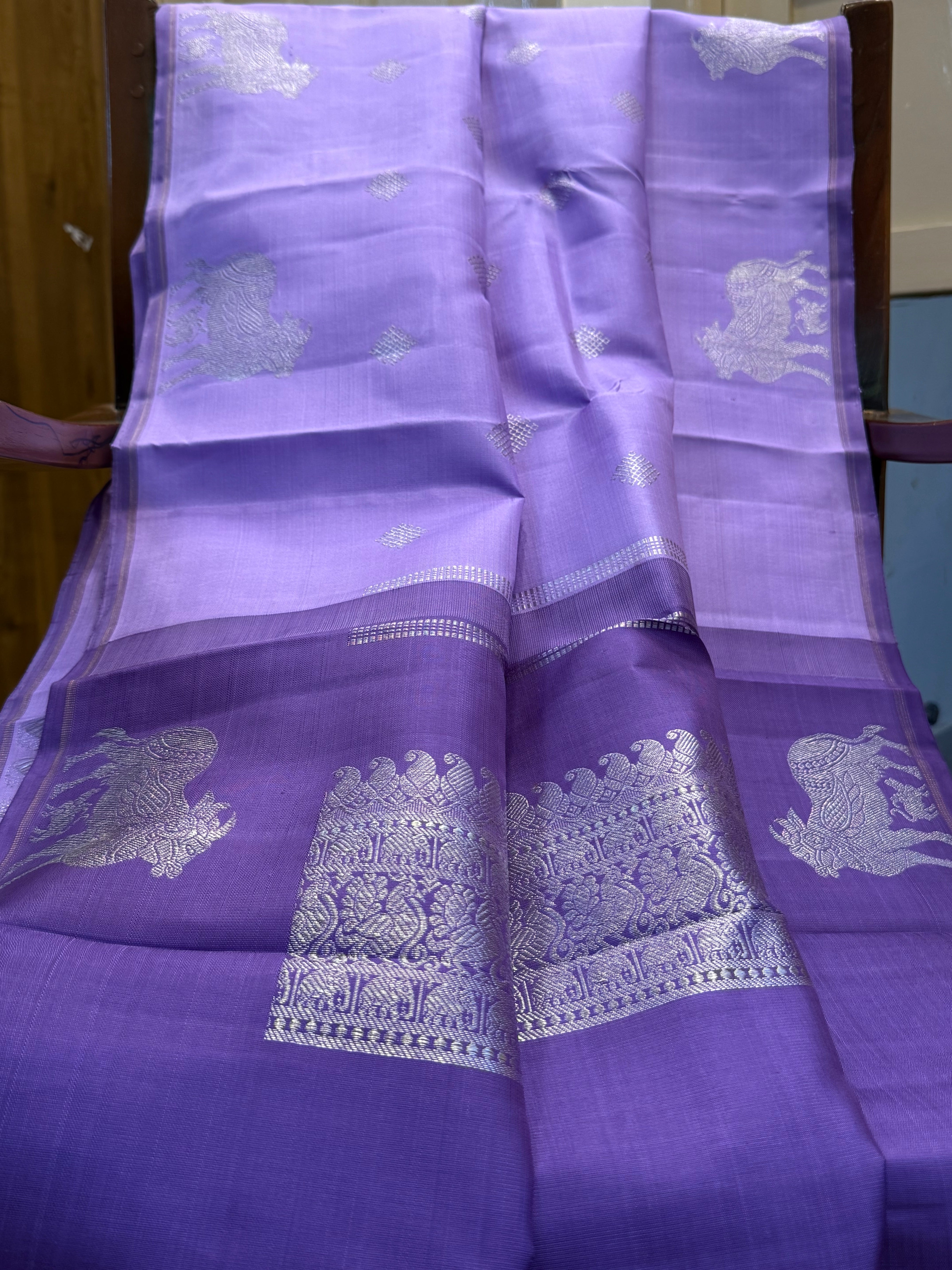 Lavender silver komatha and kolam butta borderless / Kanjipuram silk CL10146
