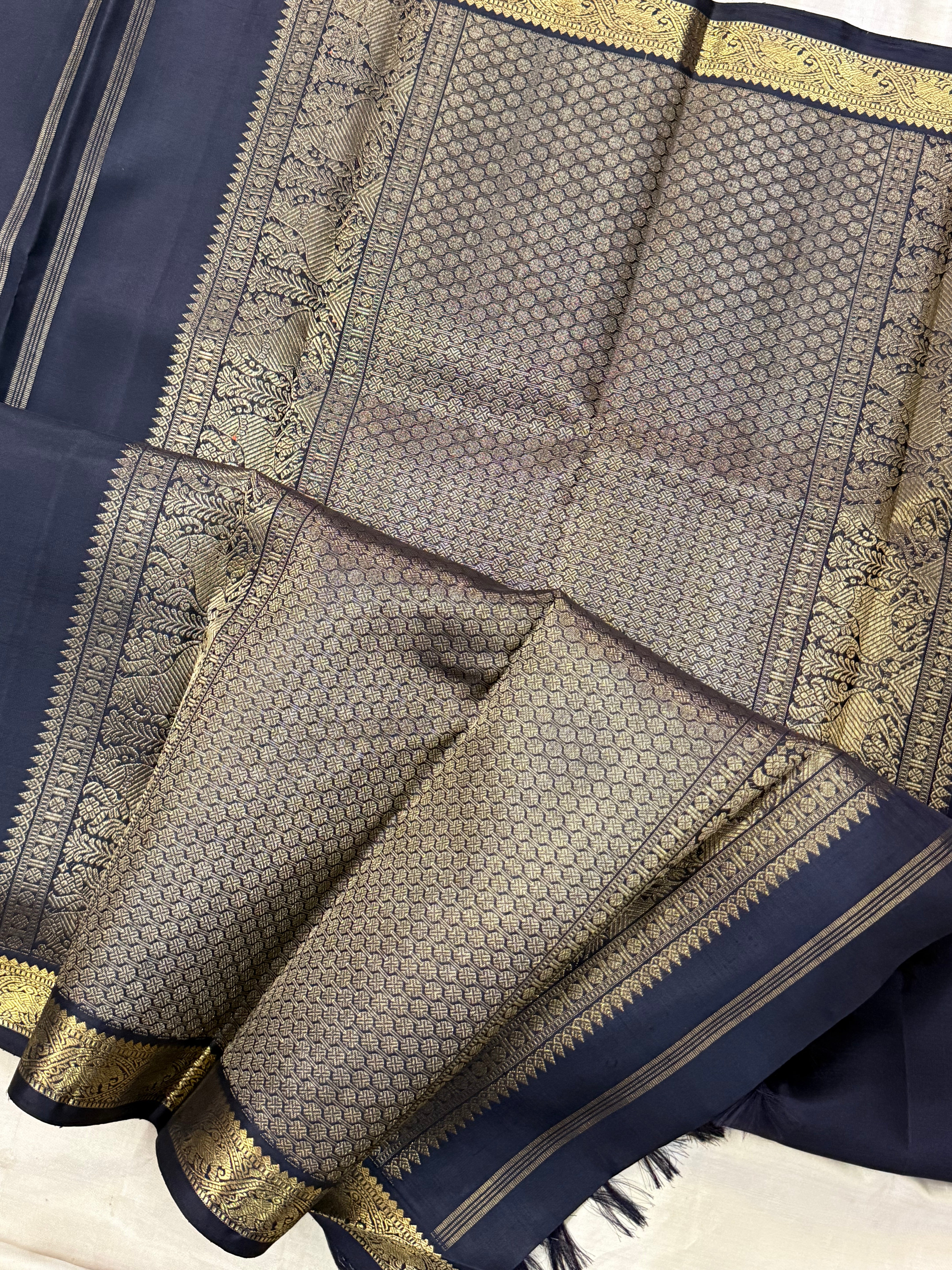 Black small border/ Kanjipuram silk CL8482