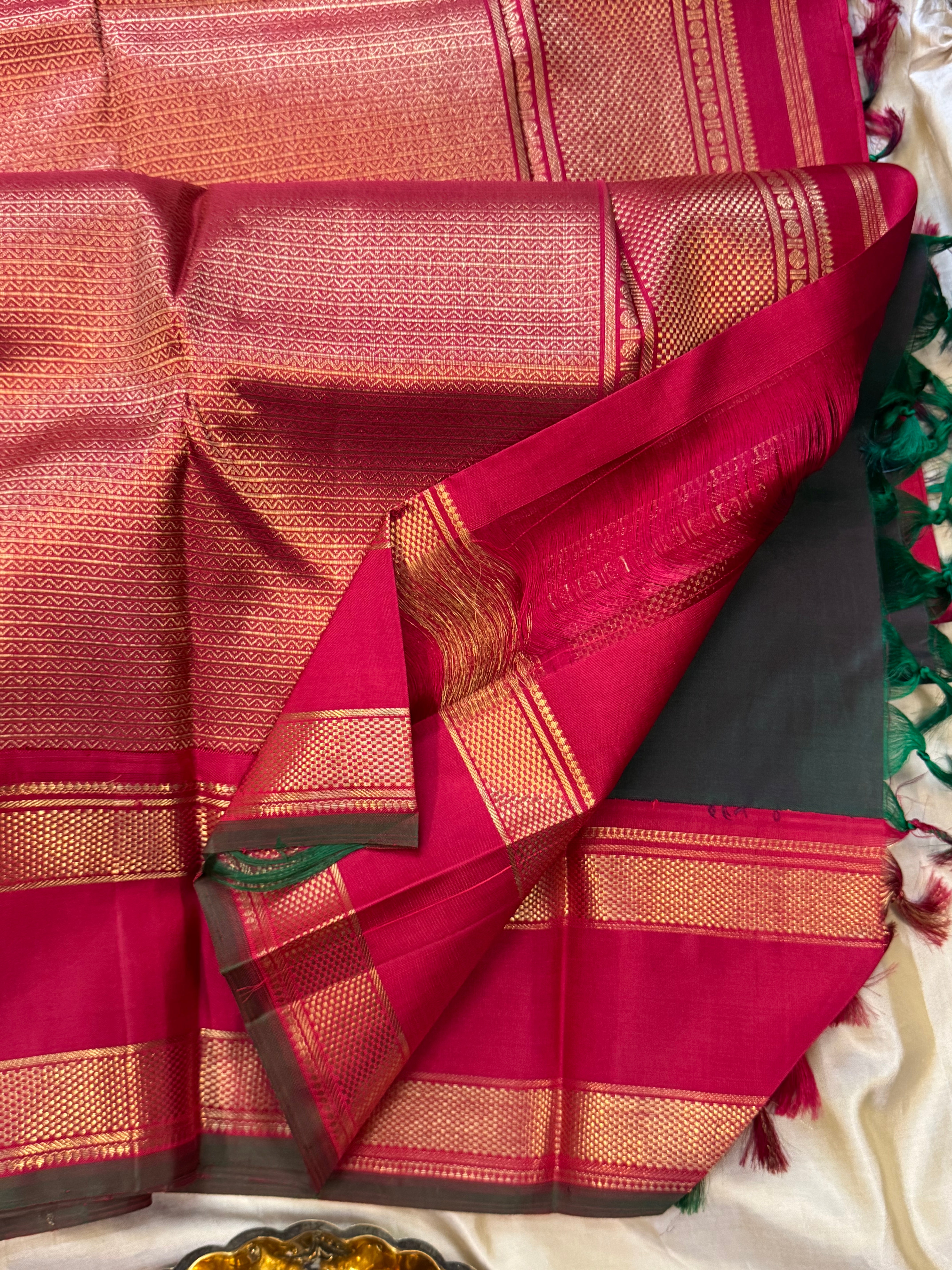 Deep manthulir korvai : kanjipuram silk