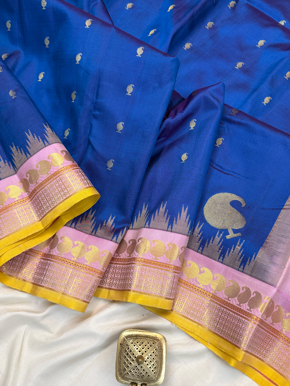 Gadwal silk blue shot colour temple Korvai clsa 7355