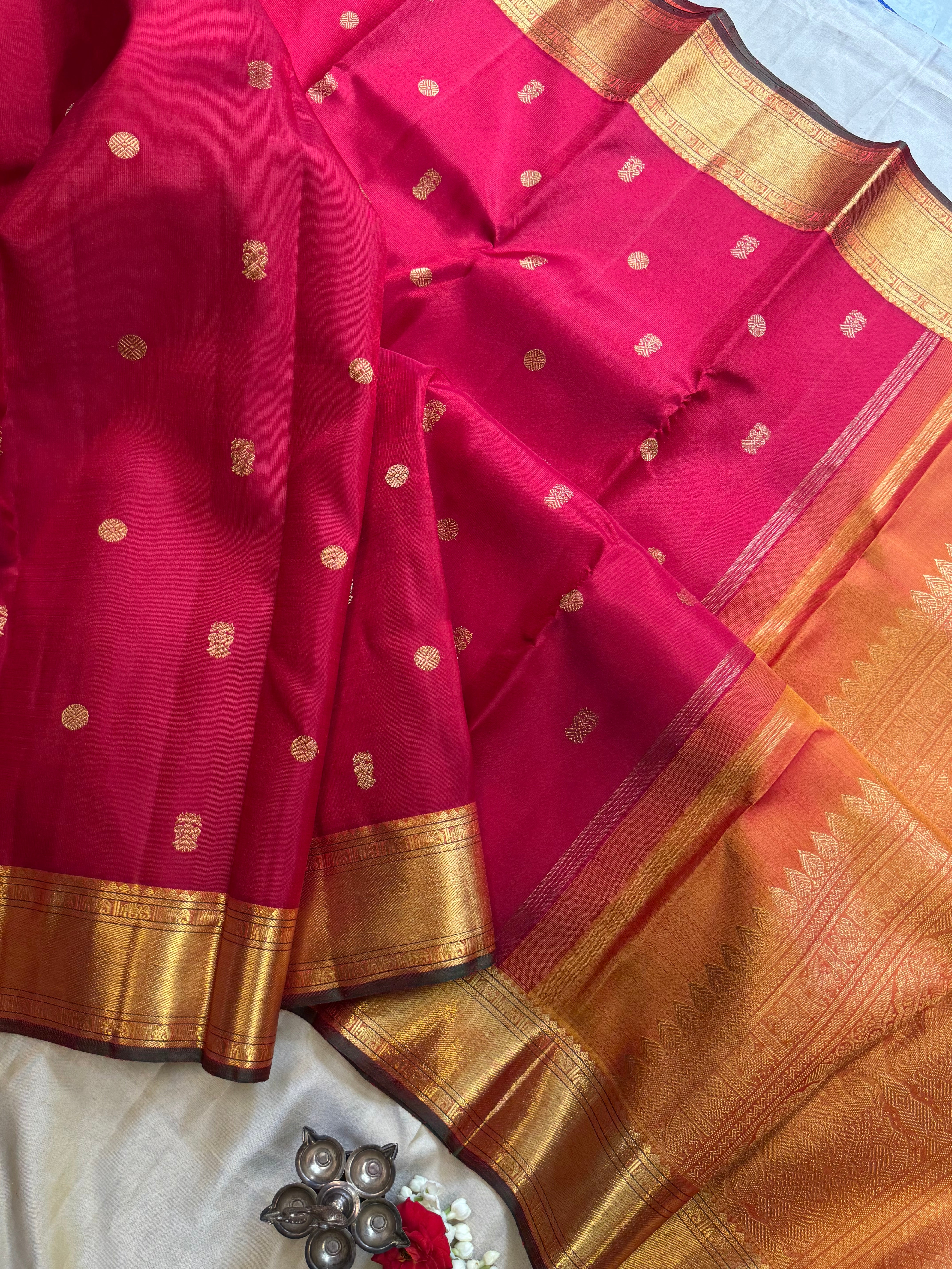 Bridal edit : Bright red irutalaipakshi Butta  kanjipuram silk
