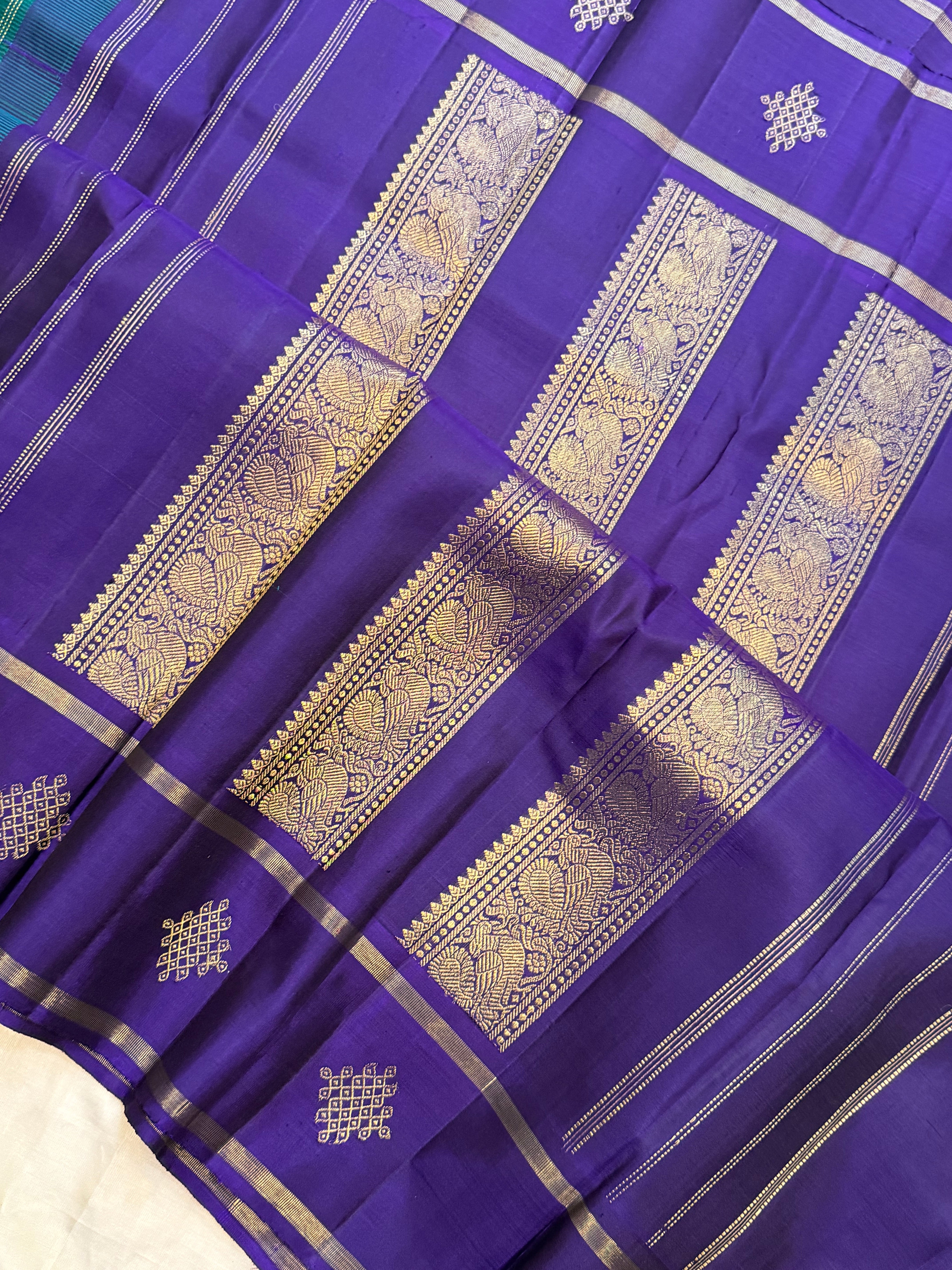 Permam : Emerald green Kolam border    / Kanjipuram silk CL9367