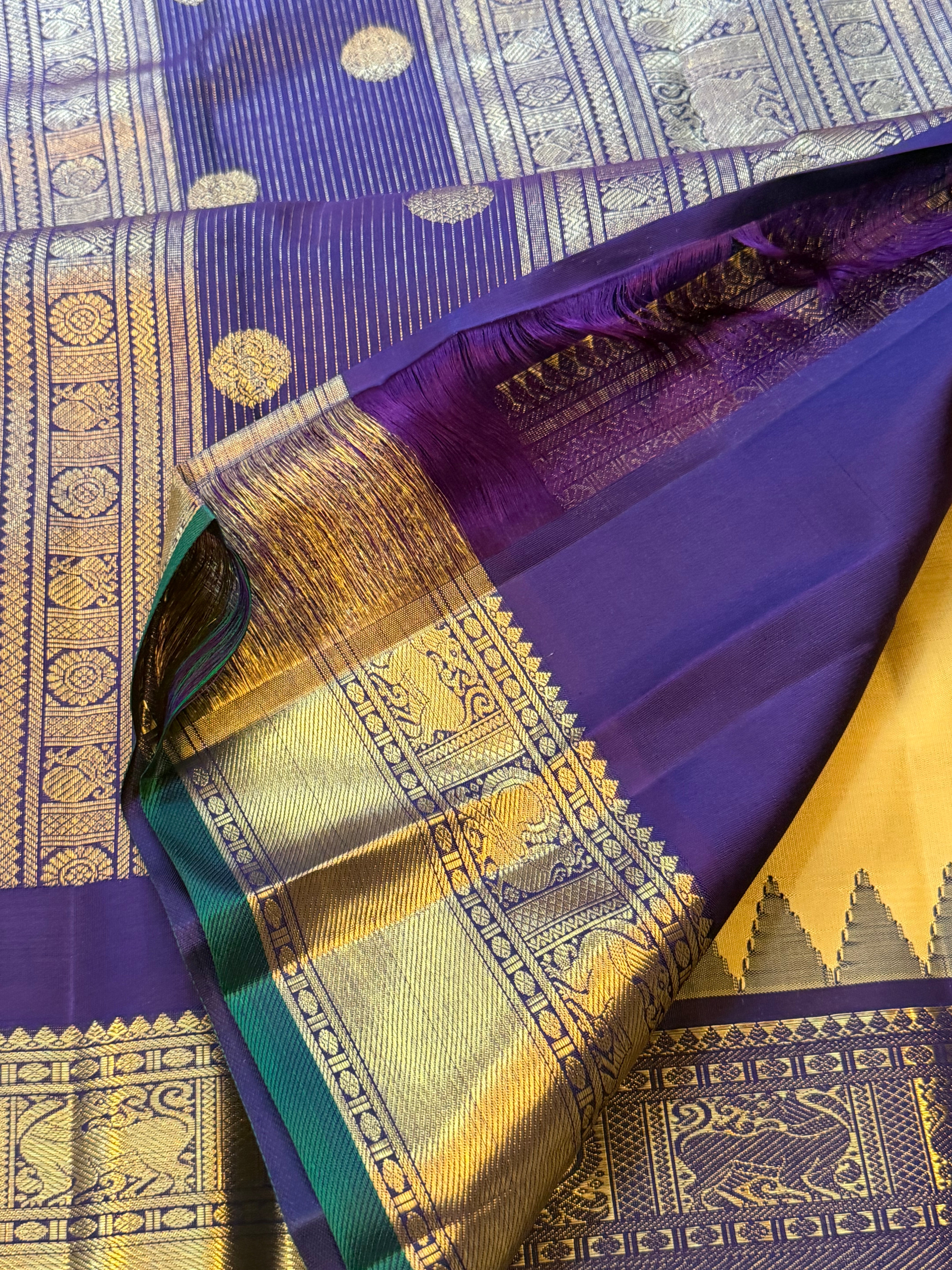 Sandal Kai Korvai  / Kanjipuram silk